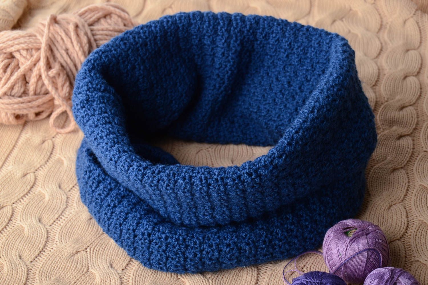 Écharpe snood tricotée de couleur bleue photo 1
