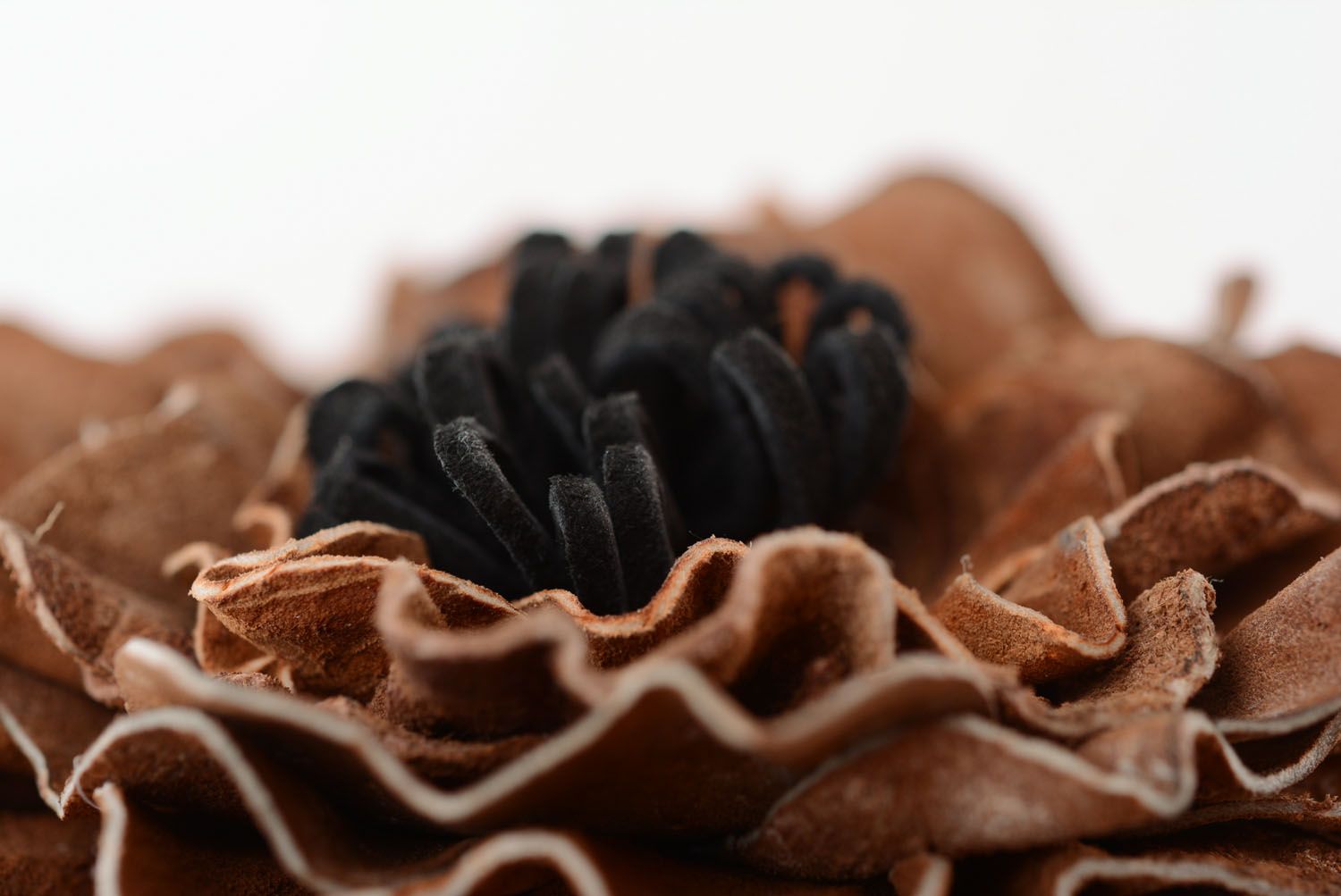 Gancho para cabelo artesanal de couro genuíno em forma da flor foto 5