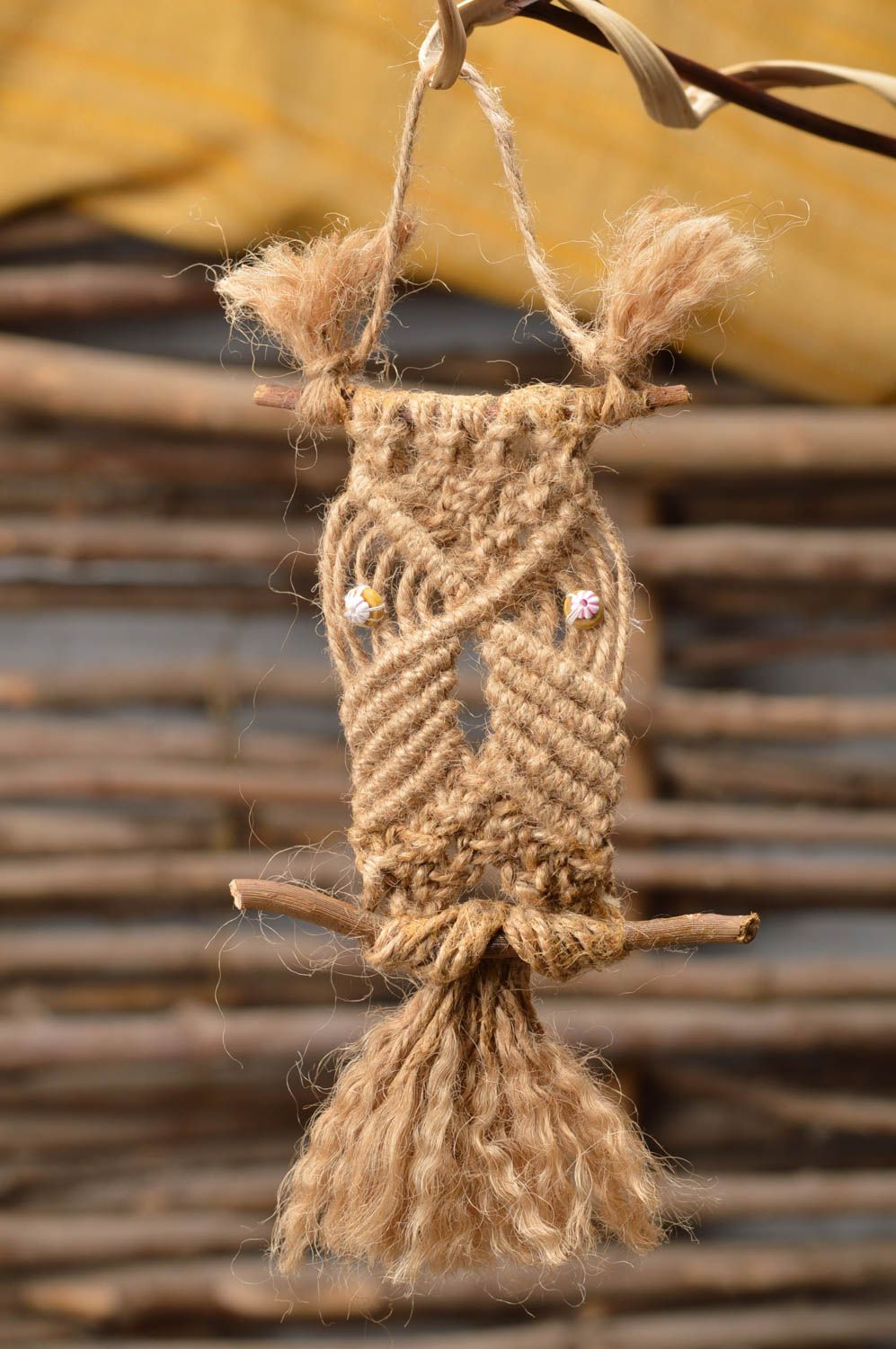 Плетеное панно из бечевки в технике макраме ручной работы Сова на петельке фото 1