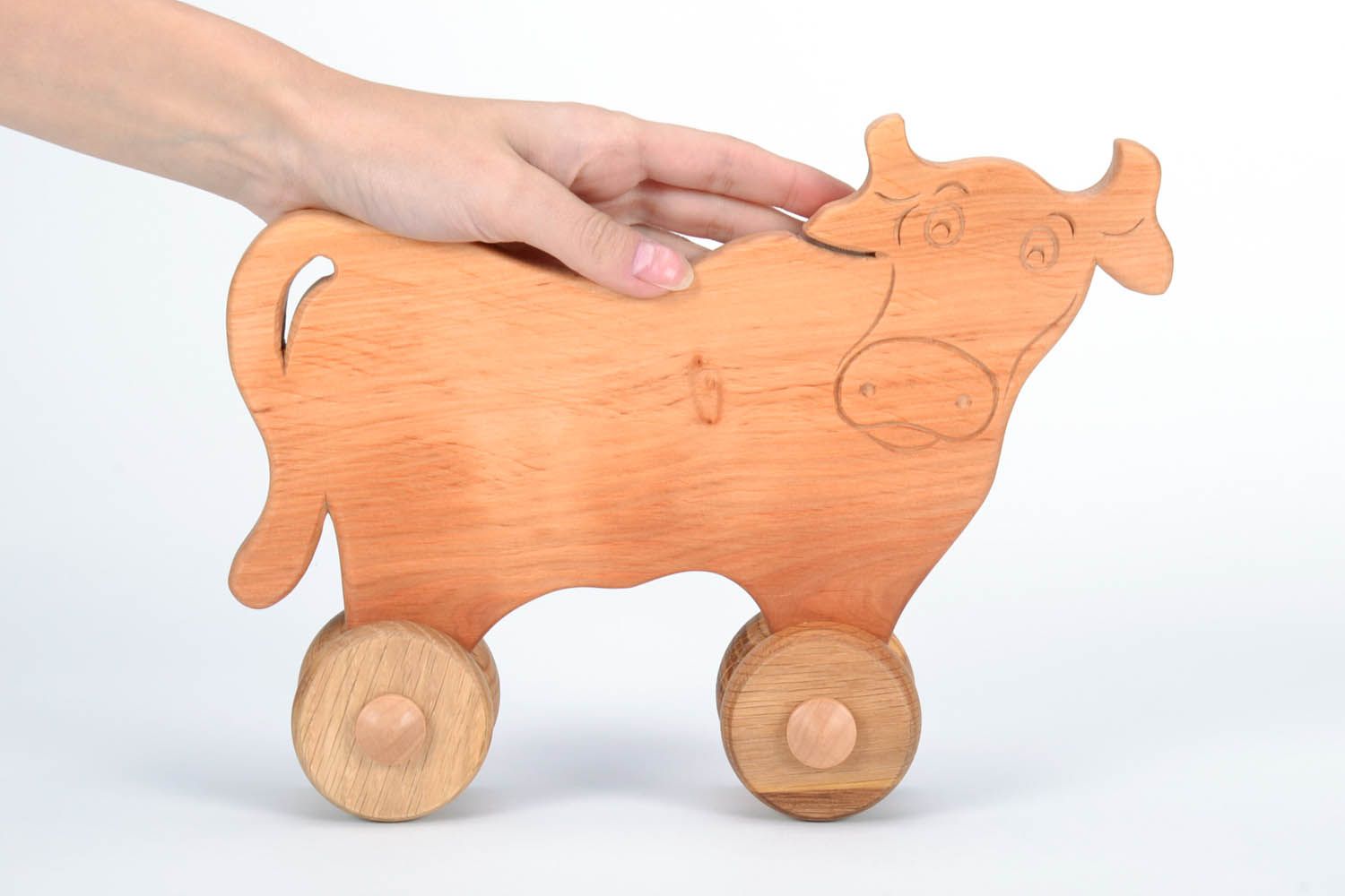 Holzspielzeug auf Rädern Lustige Kuh foto 5