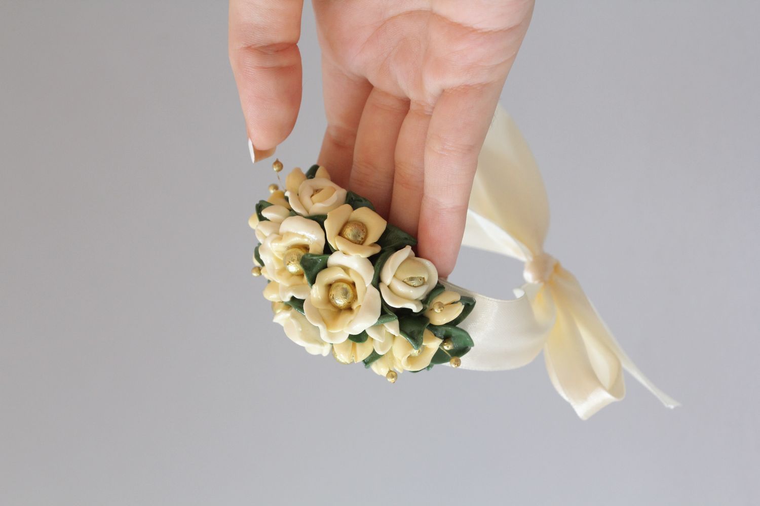 Bracelet avec fleurs en argile polymère photo 5