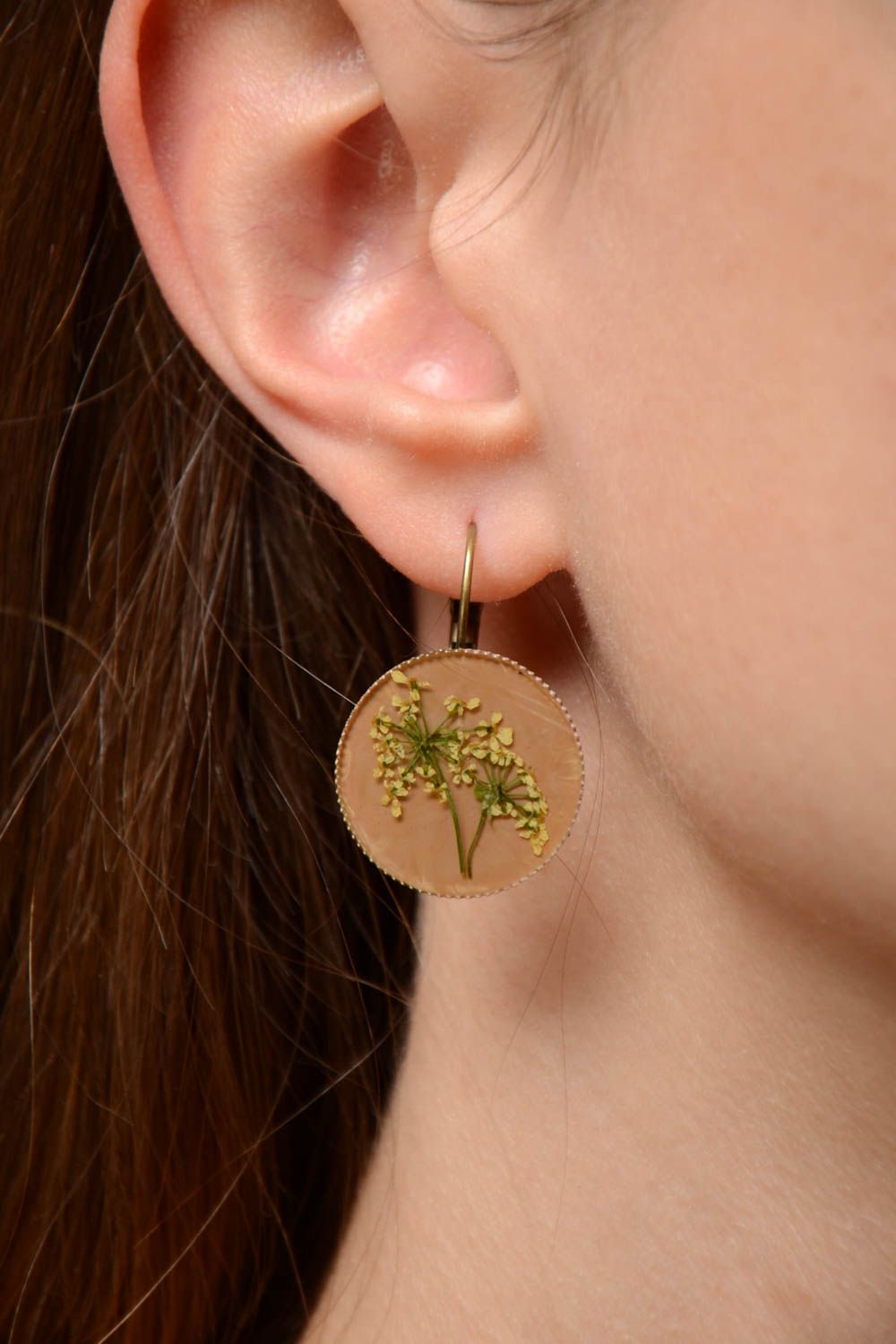 Beautiful pink handmade round earrings with real plants coated with epoxy photo 2
