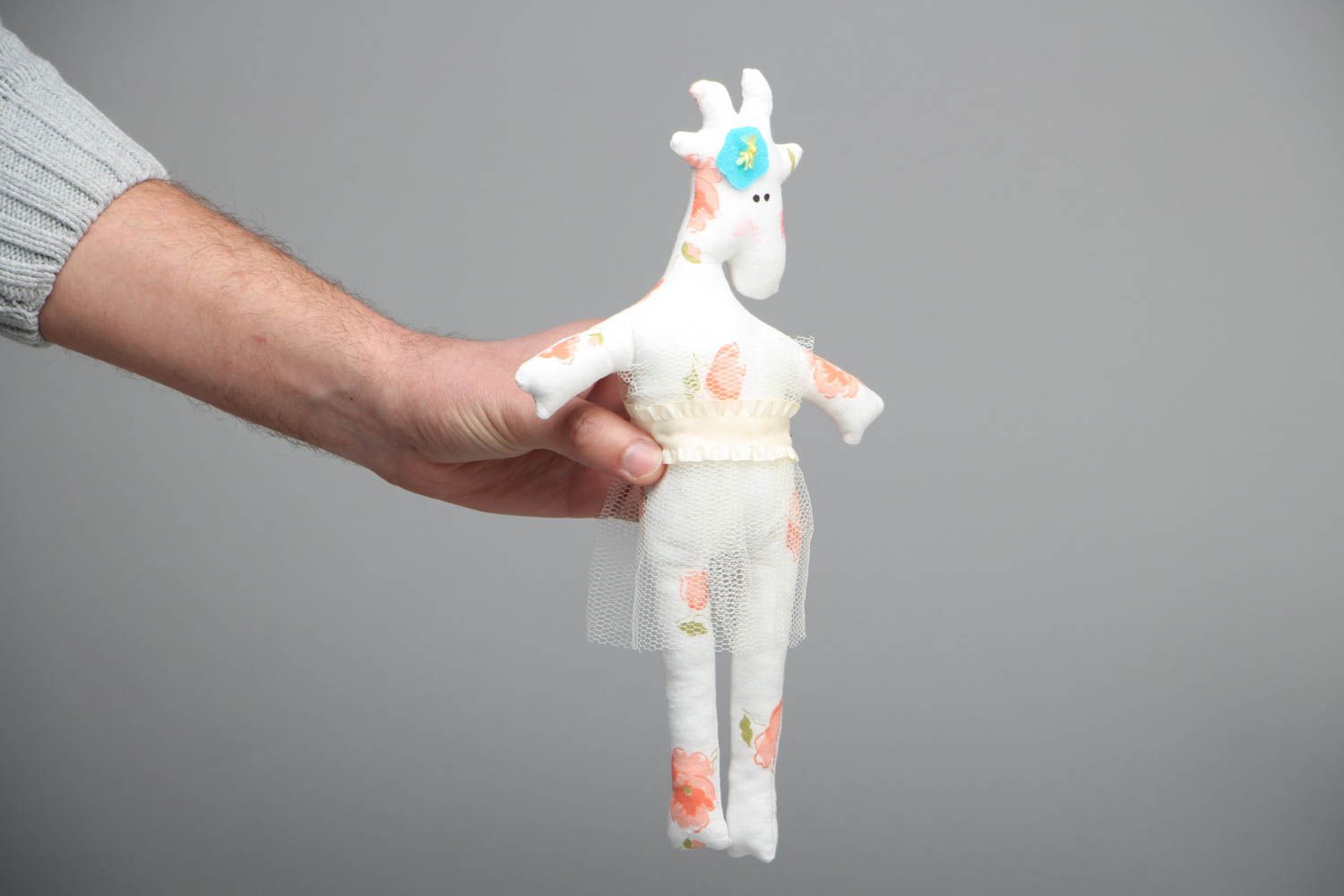 Мягкая игрушка из ткани Коза в юбочке  фото 4
