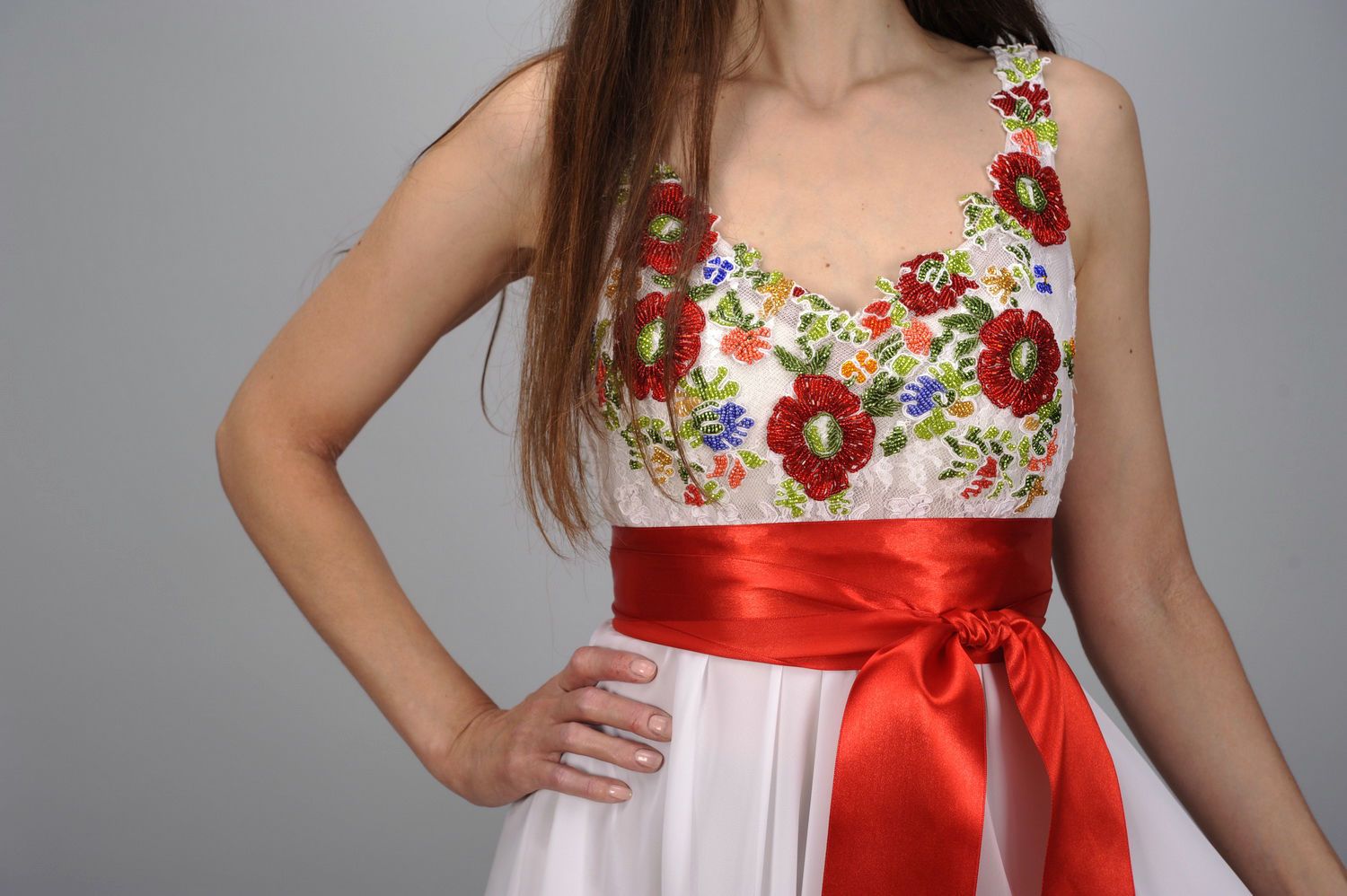 Вечернее платье с бисерной вышивкой фото 2