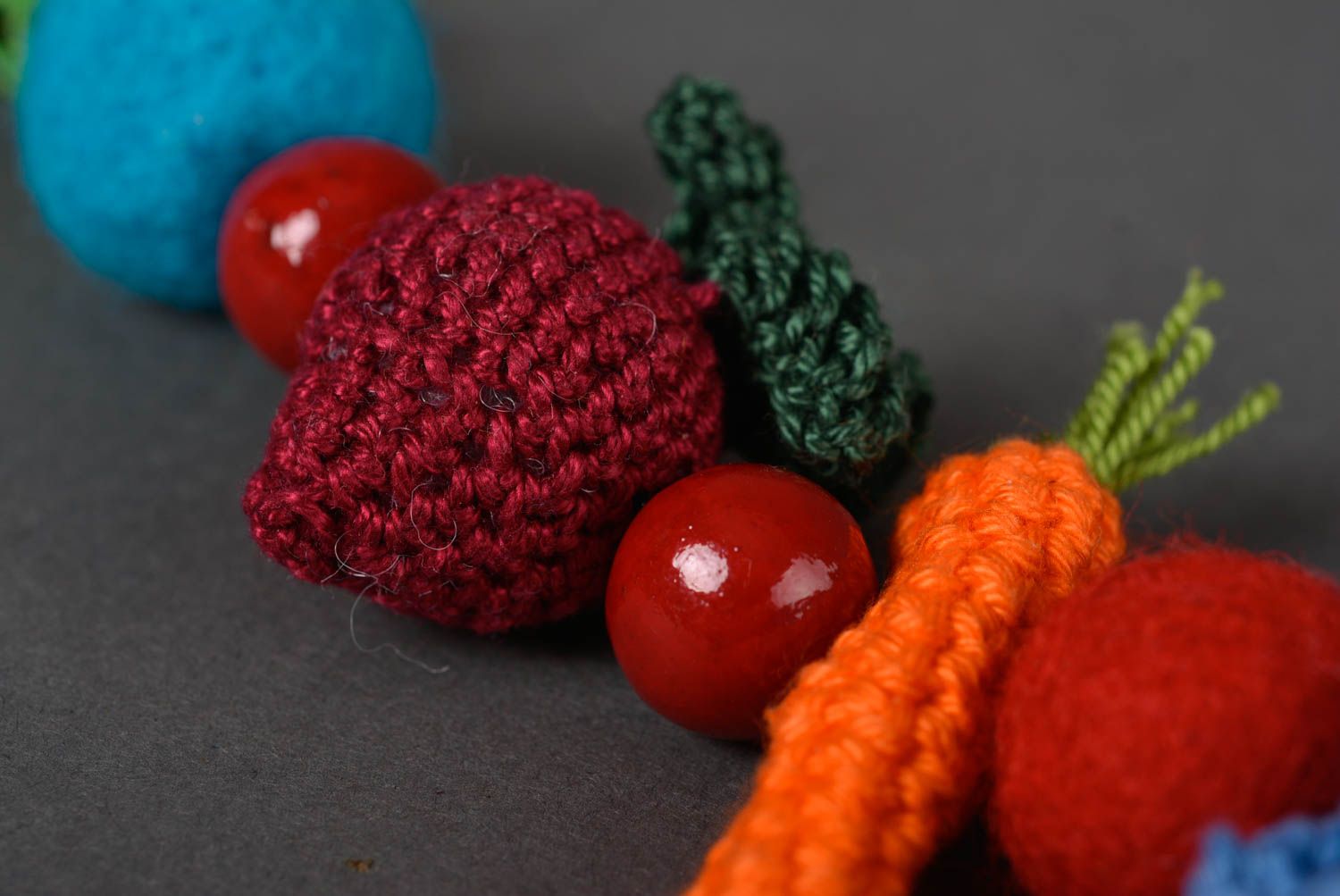 Collier textile fait main Bijou textile Accessoire femme tricoté au crochet photo 4