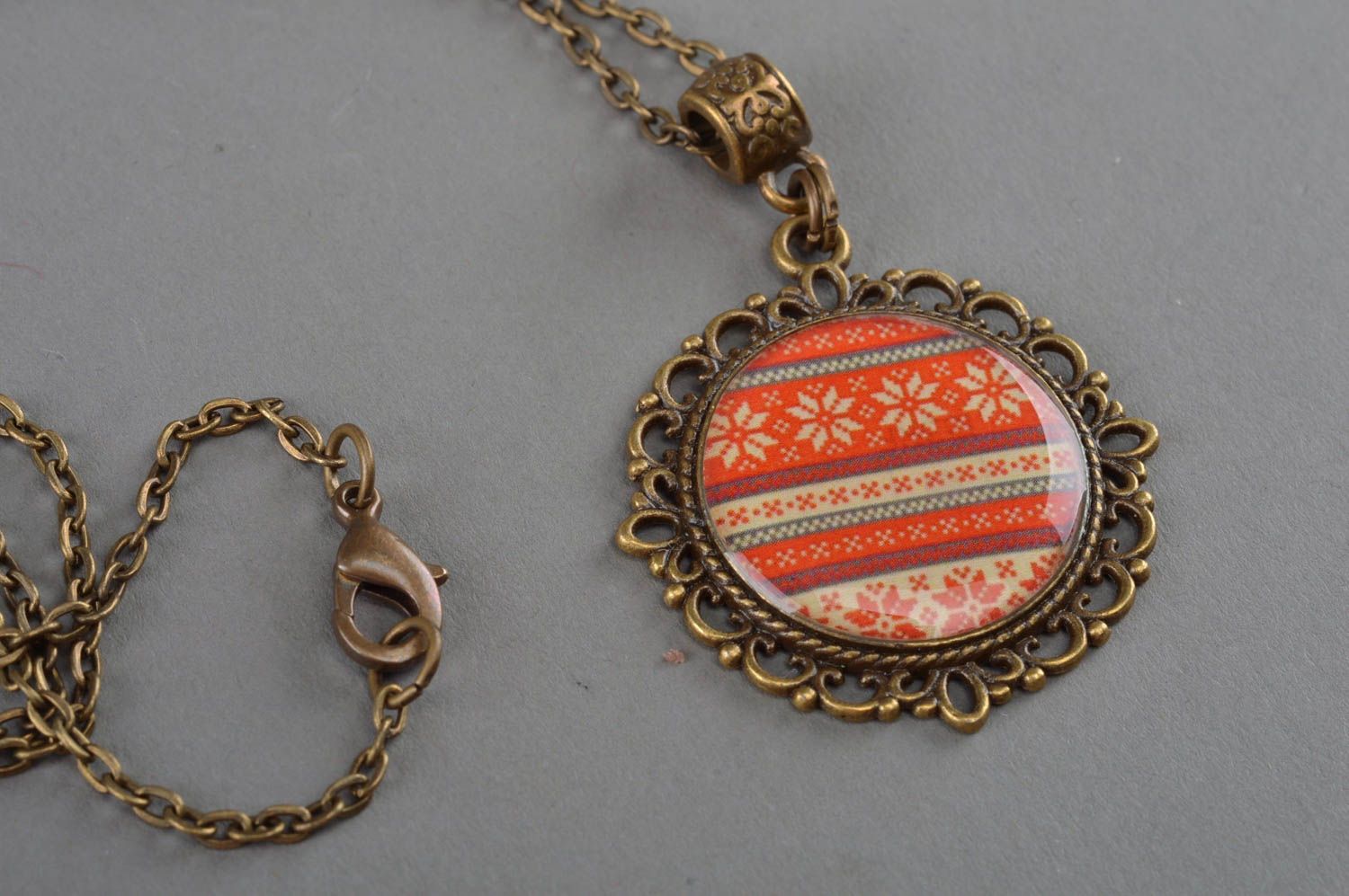 Handmade round decoupage pendant with ornament and long metal chain photo 2