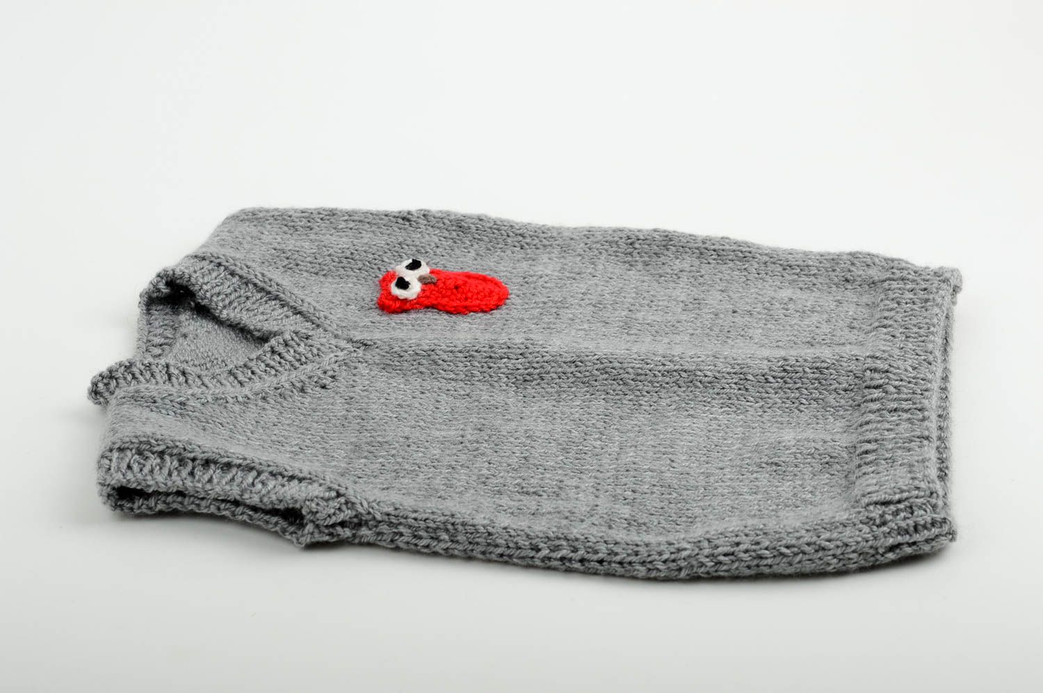 Gilet sans manche enfant fait main gris tricoté avec hibou rouge Vêtement enfant photo 3