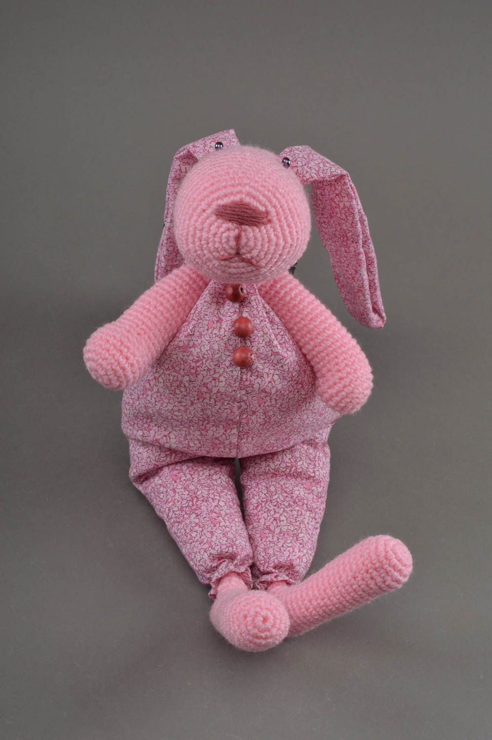 Мягкая вязаная игрушка розовый кролик ручной работы красивая детская милая фото 1