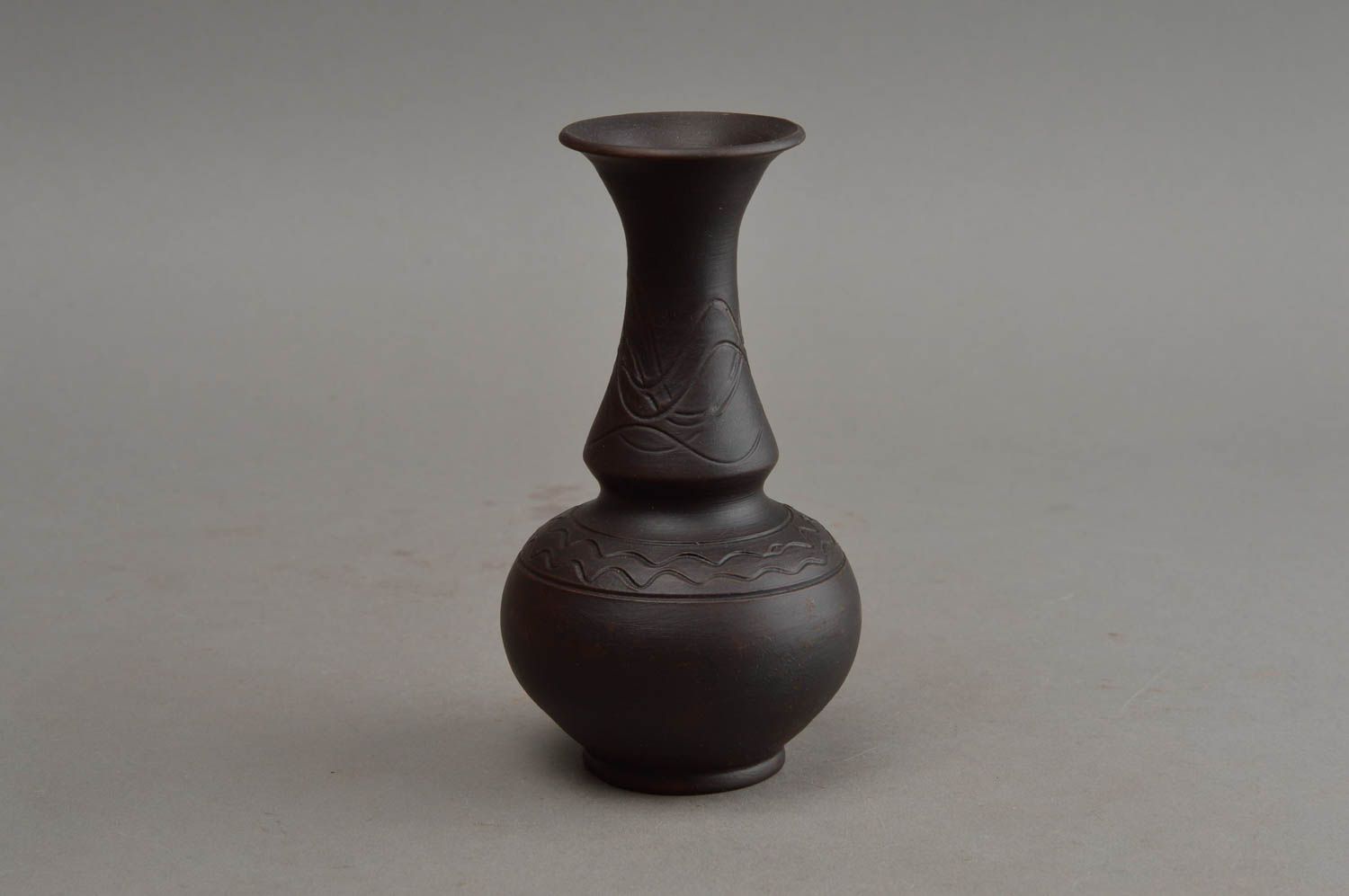 Schöne Mini dekorative Vase aus Ton mit langem Hals grell interessant handmade foto 7