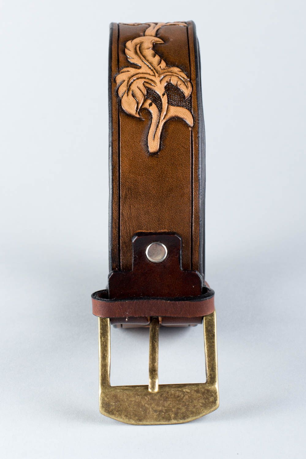 Cinturón de hombre de cuero natural artesanal marrón con hebilla de acero foto 2