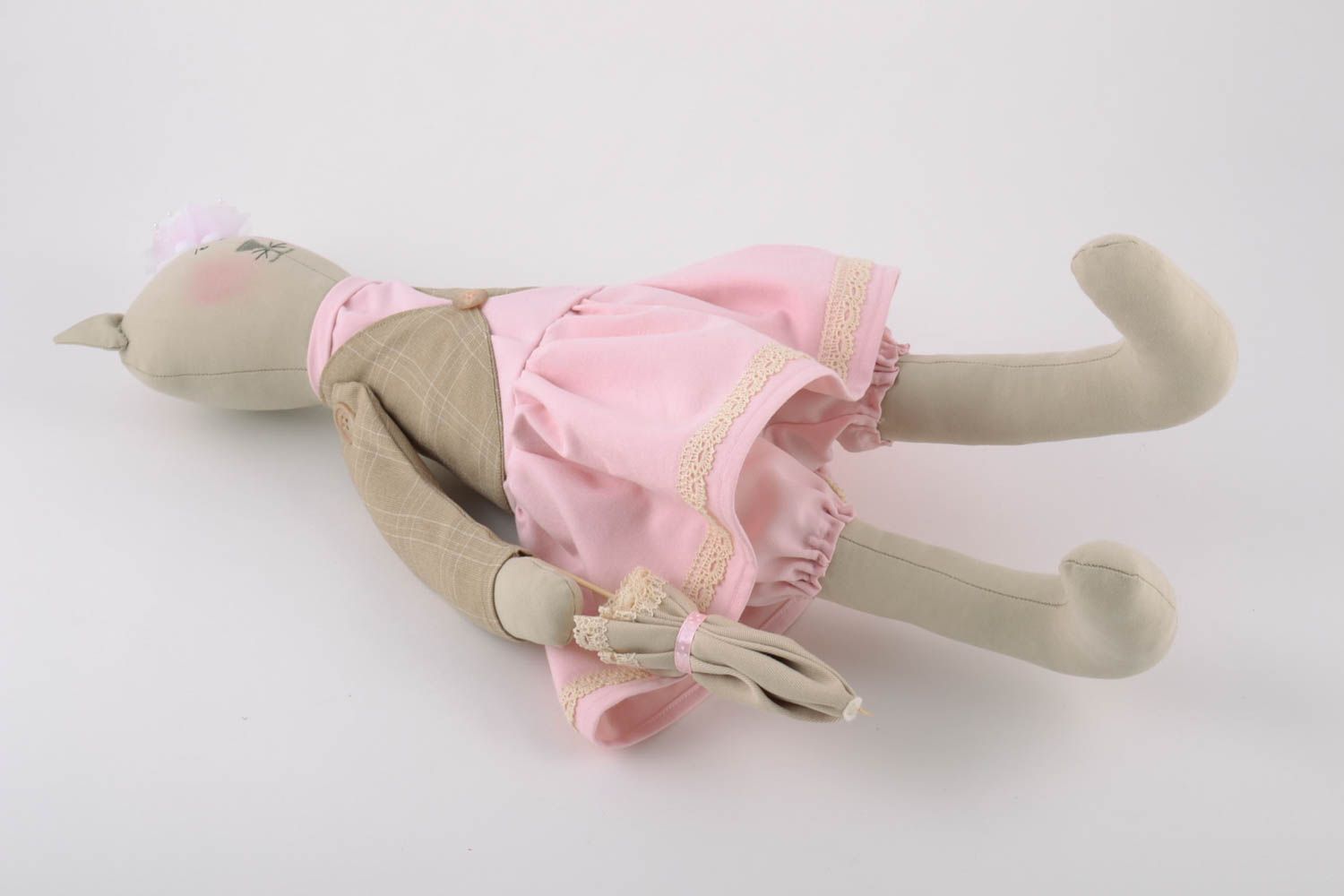 Petite peluche décorative en tissu chat en robe rose faite main pour enfant photo 5