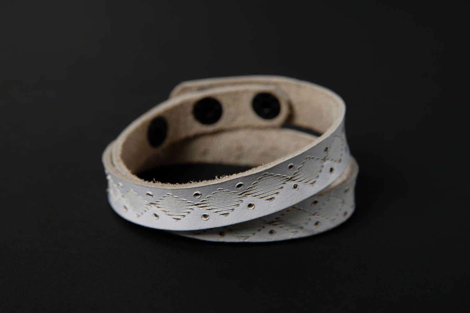 Bracelet cuir Bijou fait main blanc à la mode Accessoire design de créateur photo 3