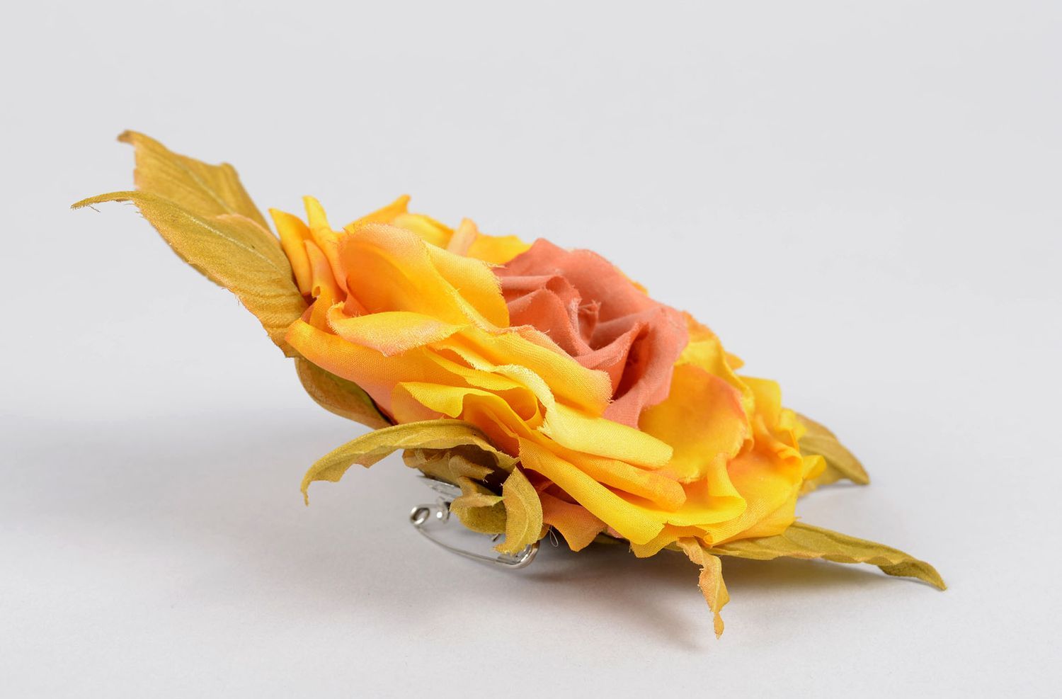 Брошь из шелка ручной работы брошь-заколка желтая роза авторская бижутерия фото 4