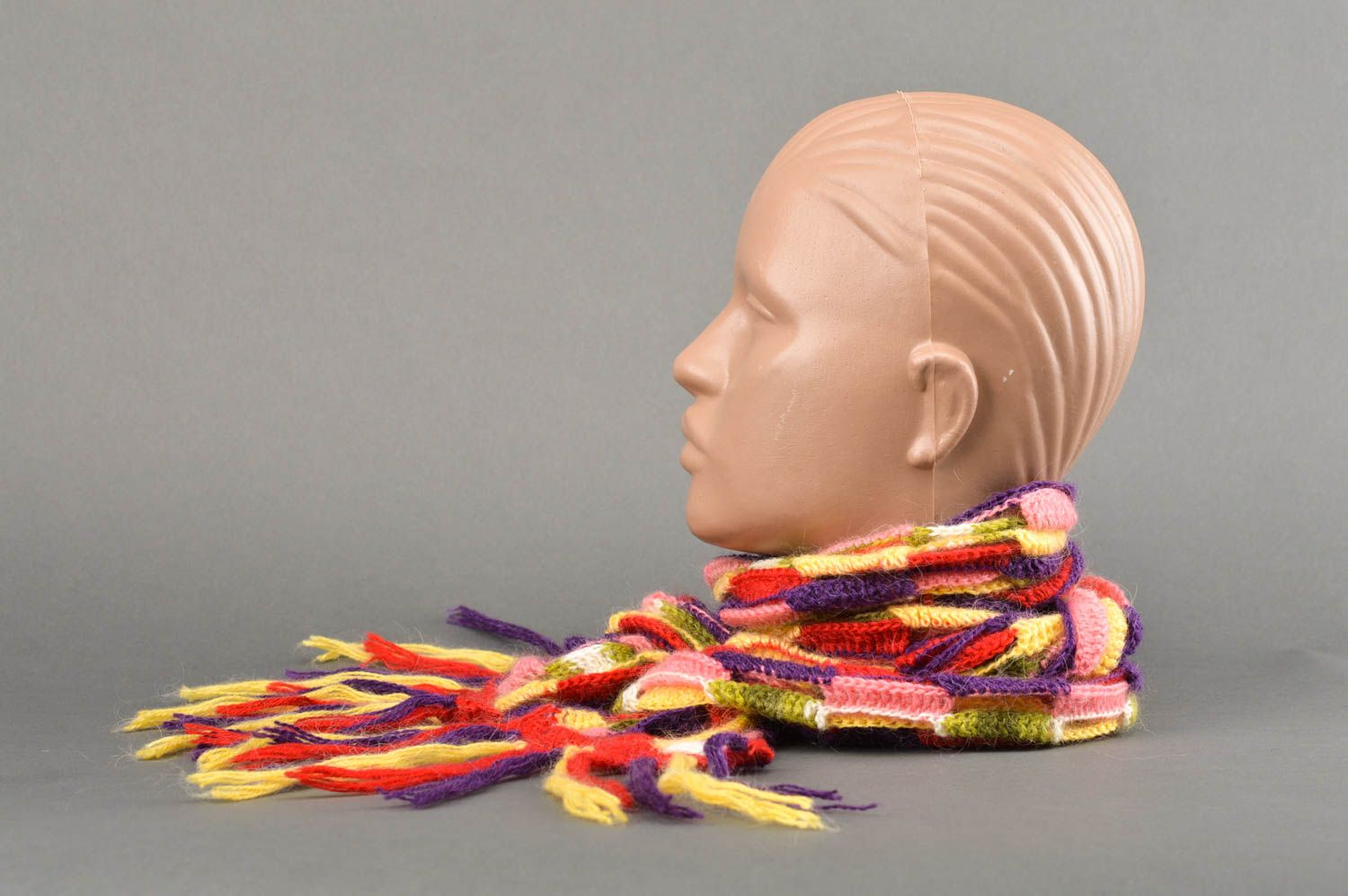 Яркий шарф ручной работы красивый шерстяной шарф вязаный радужный женский шарф фото 3
