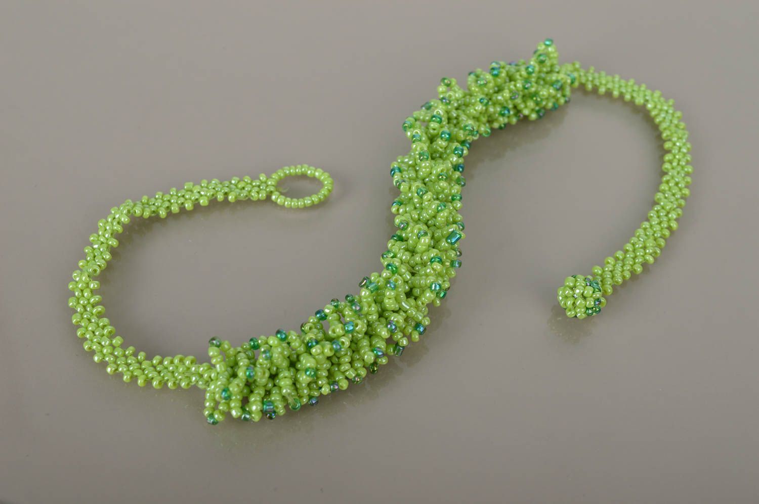 Украшение ручной работы ожерелье из бисера авторское колье из бисера салатовое фото 4