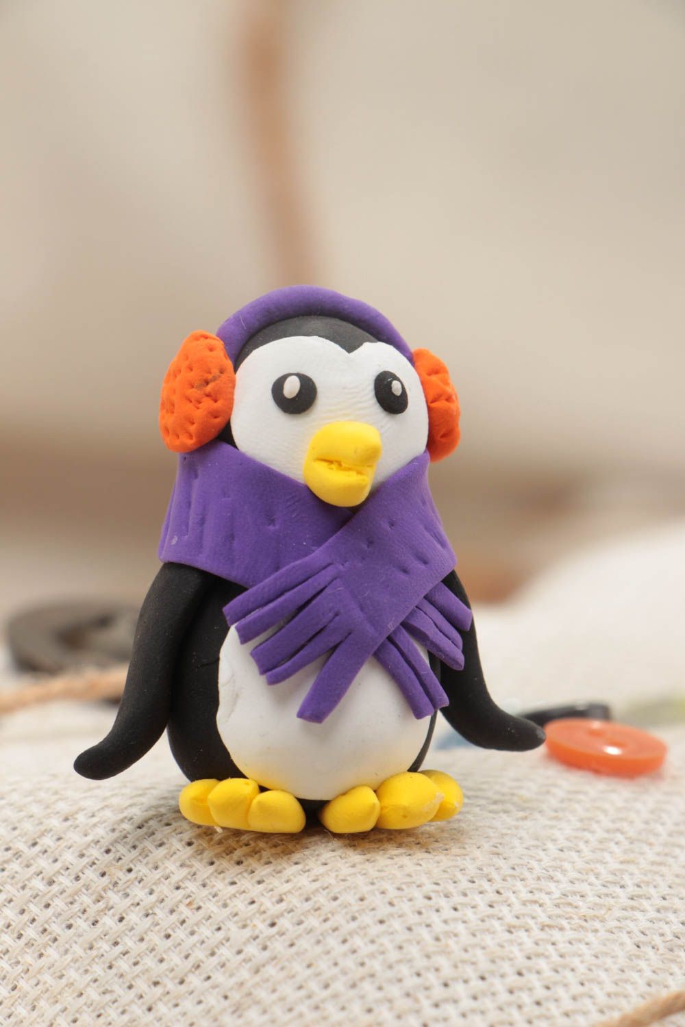 Figura de arcilla polimérica artesanal bonita vistosa para casa Pingüino foto 1