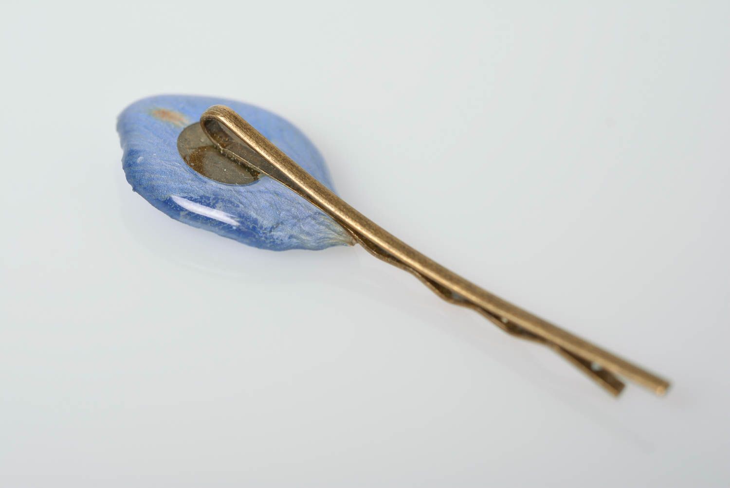 Handmade designer blue metal hairpin with dried flower coated with epoxy photo 3