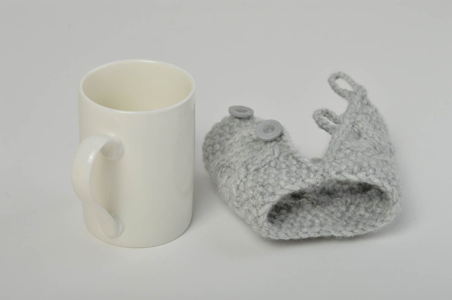 Tasse à thé Cache-mug tricot gris fait main Vaisselle design en porcelaine photo 5