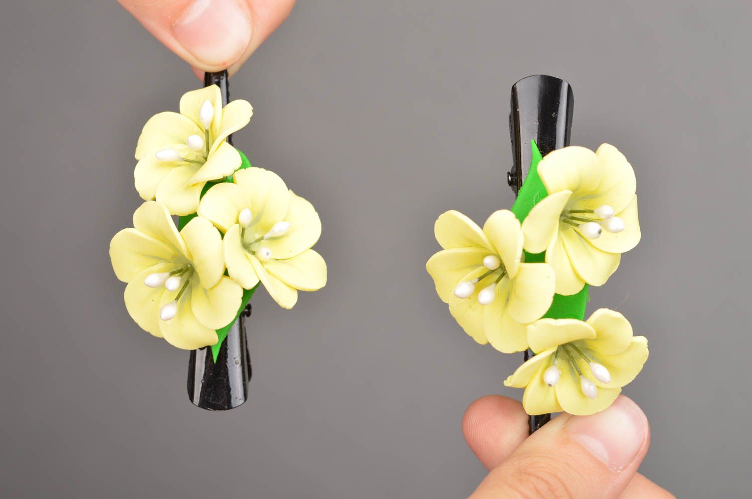 Set of 2 designer handmade metal hair clips with yellow polymer clay flowers photo 2