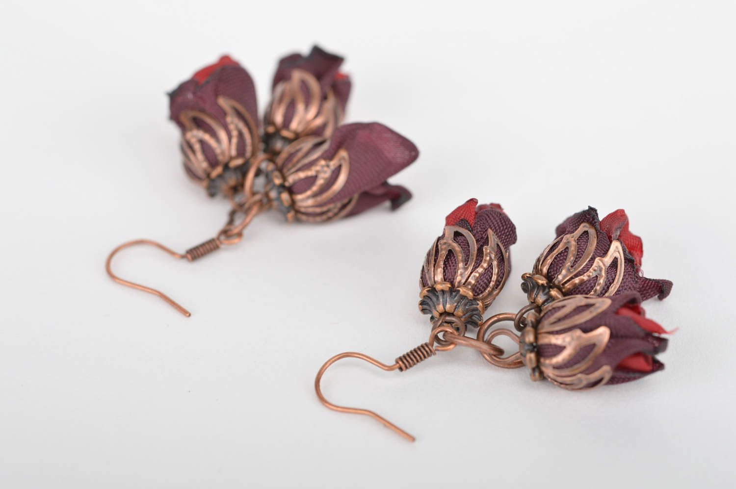 Blumen Ohrringe handmade Designer Schmuck Accessoire für Frauen dunkel weinrot foto 3