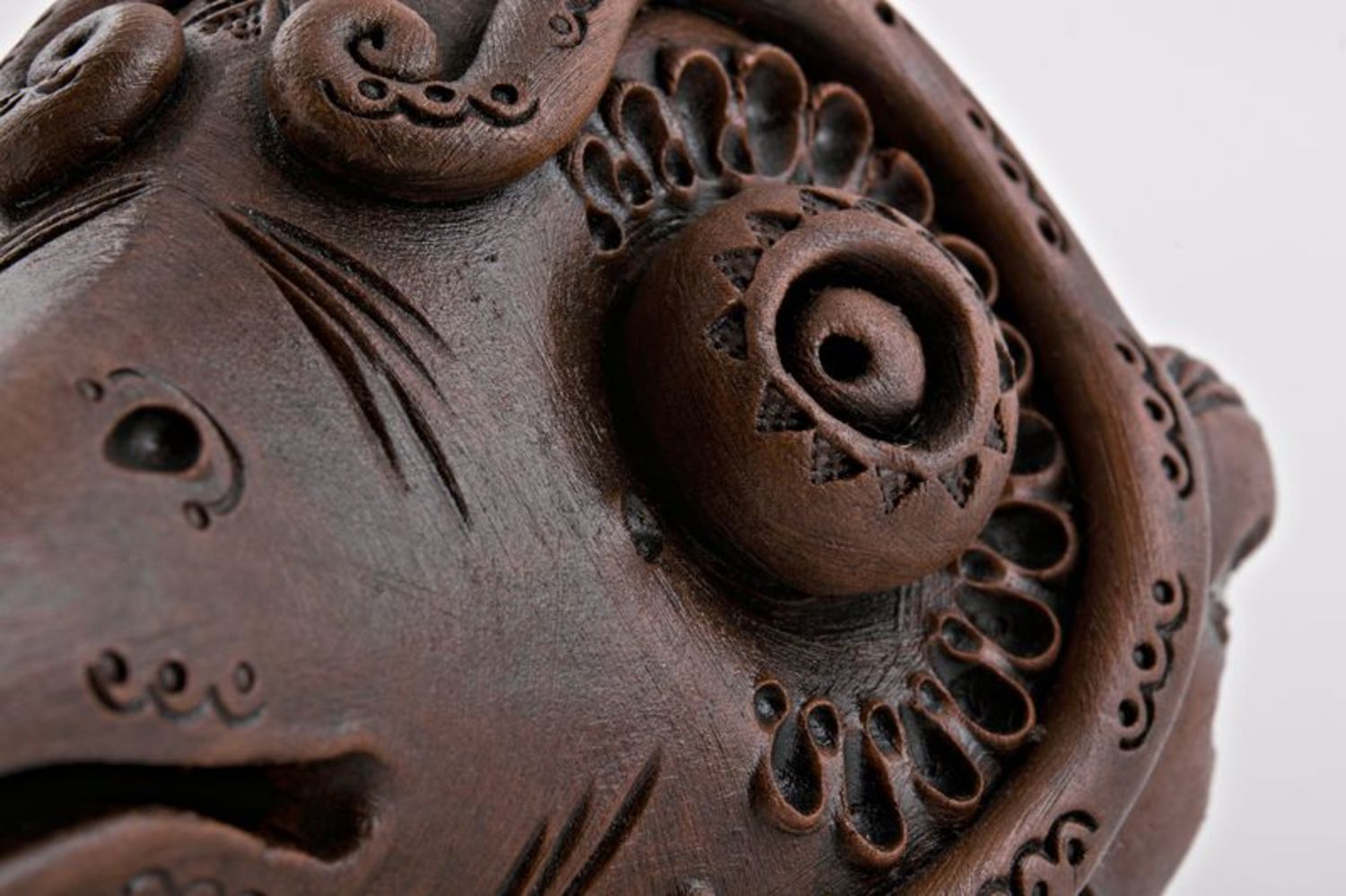 Campanello d'autore in ceramica fatto a mano a forma di corvo in argilla
 foto 5