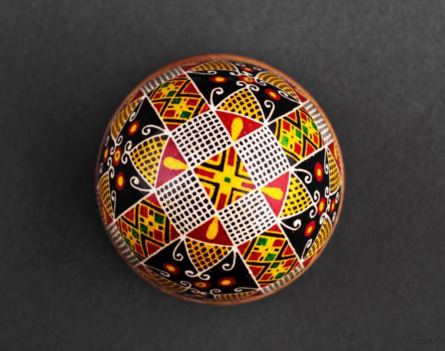L'uovo pasquale dipinto a mano L'uovo decorativo fatto a mano L'uovo ucraino 
 foto 3