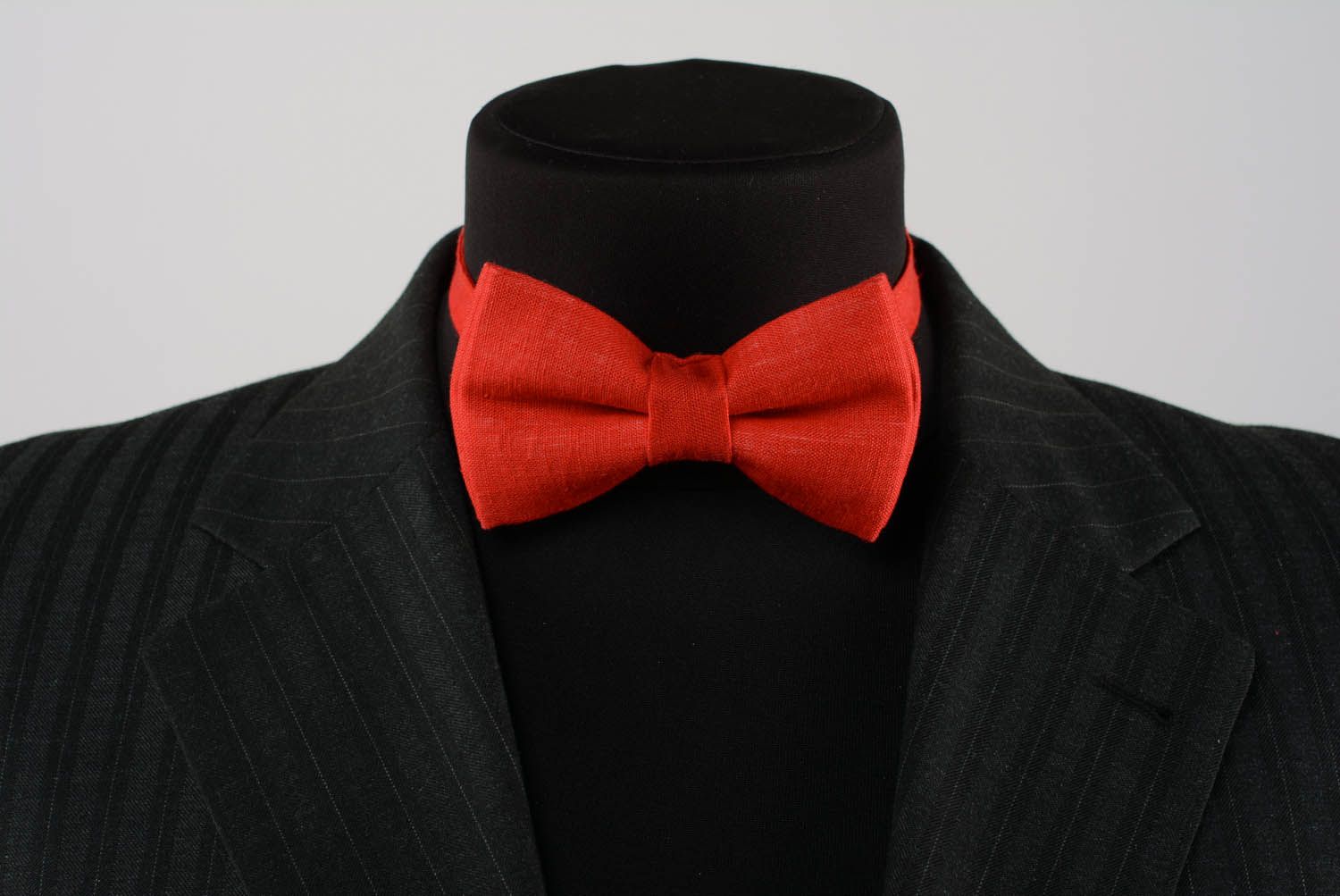 Красный льняной галстук-бабочка фото 2