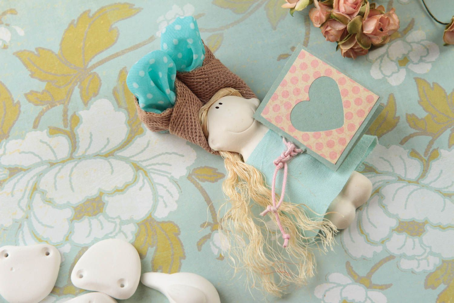 Petite poupée Suspension décorative faite main plâtre textile Déco maison photo 1