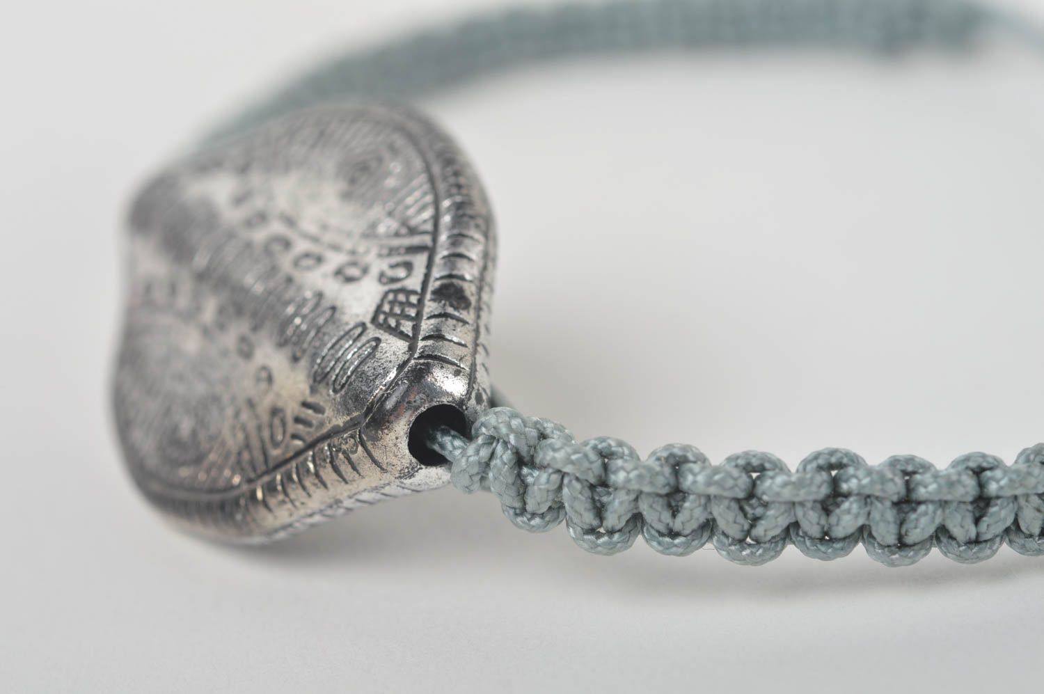Bracelet original Bijou fait main gris tressé en lacets cirés Cadeau femme photo 5