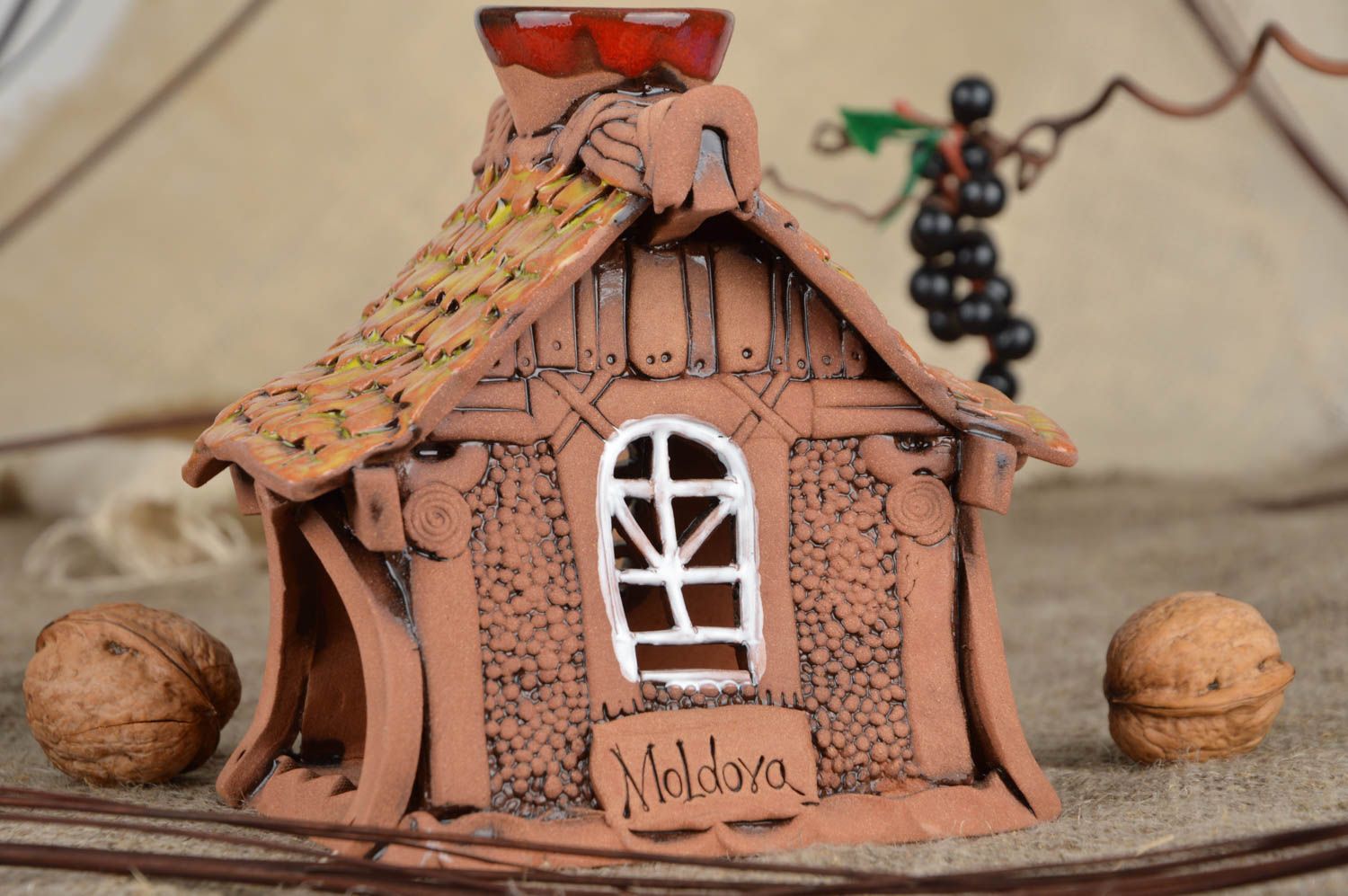 Глиняная аромалампа ручной работы в виде домика с покрытием глазурью красивая фото 1