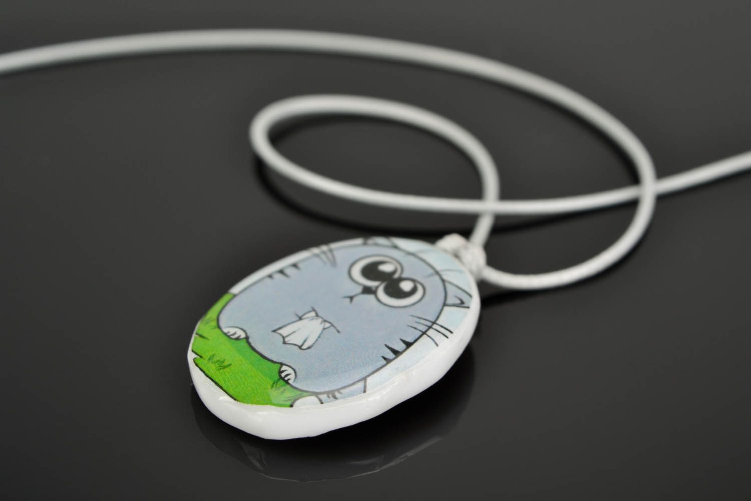 Pendant with painting photo 1