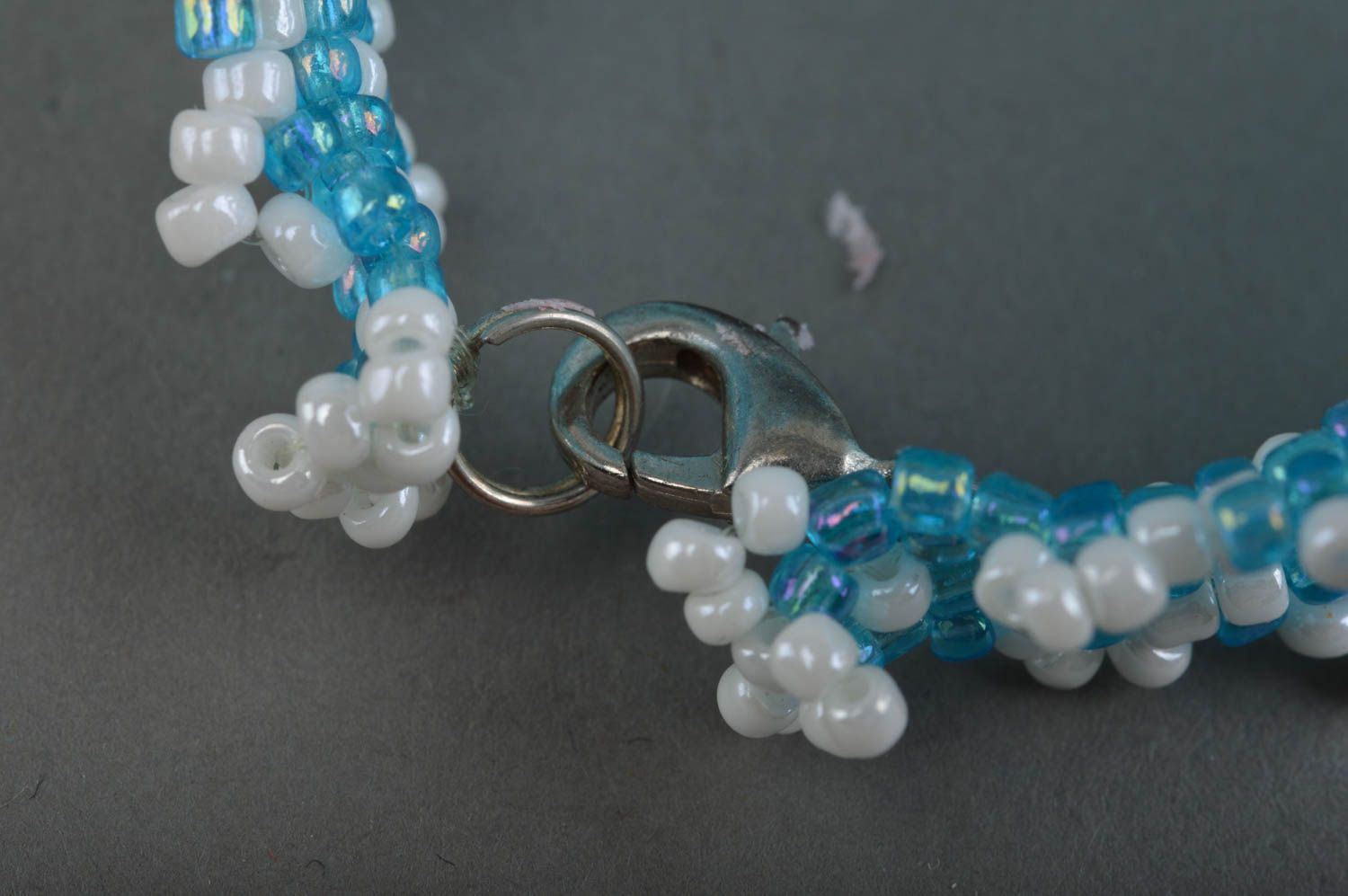 Pulsera hecha a mano de color blanco y azul accesorio original regalo para mujer foto 4