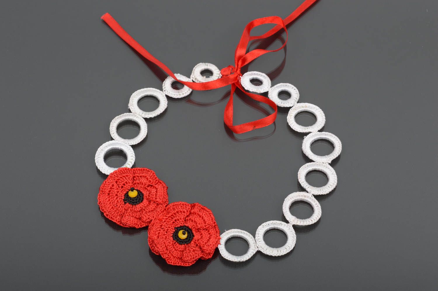 Collier tricot Bijou fait main Cadeau femme perles tchèques fleurs rouges photo 1