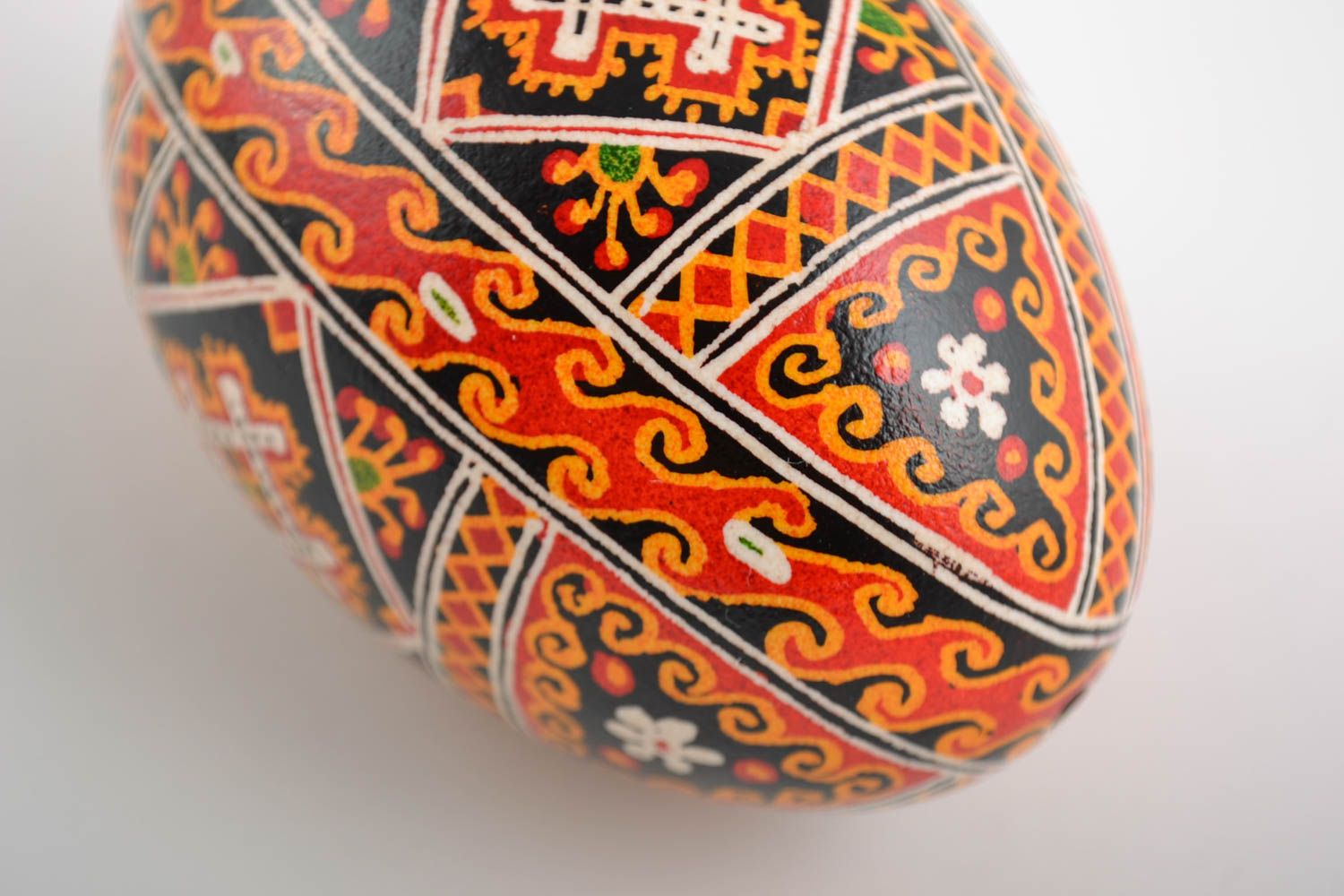 Гусиное пасхальное яйцо расписанное акриловыми красками хэнд мэйд с узорами фото 3