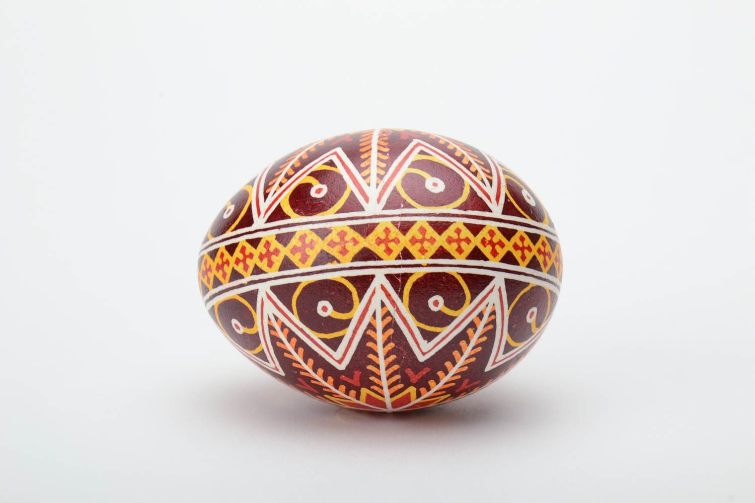 Oeuf de Pâques décoratif peint bordeaux fait main aux motifs originaux photo 3