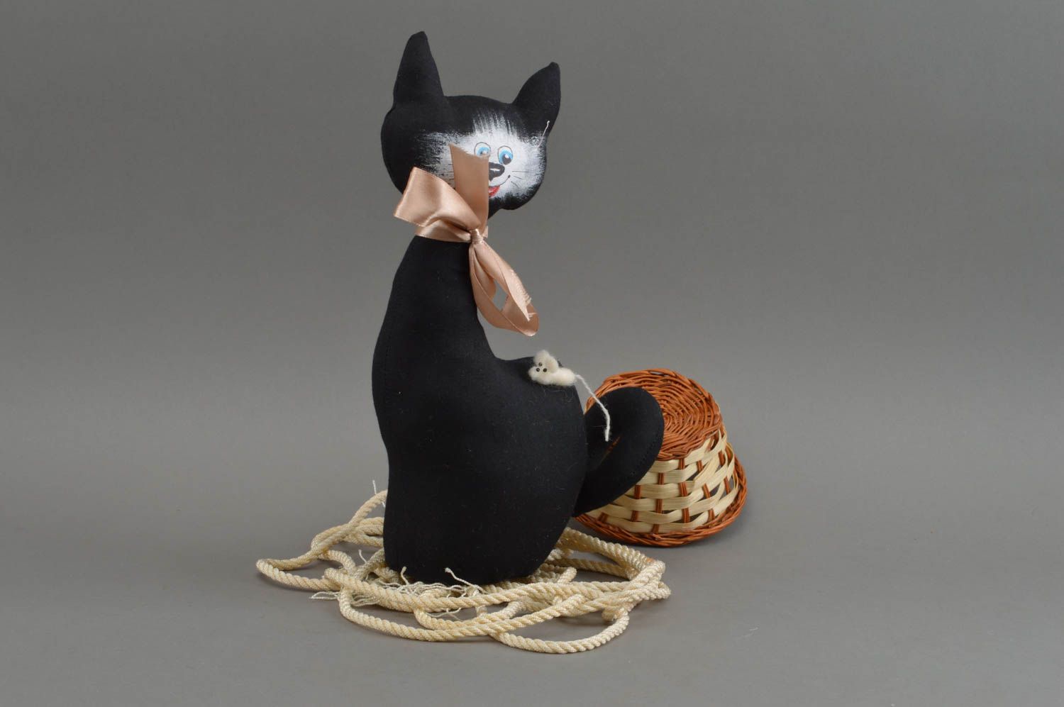 Jouet mou en tissu fait main décoratif original pour enfant forme de chat noir photo 1