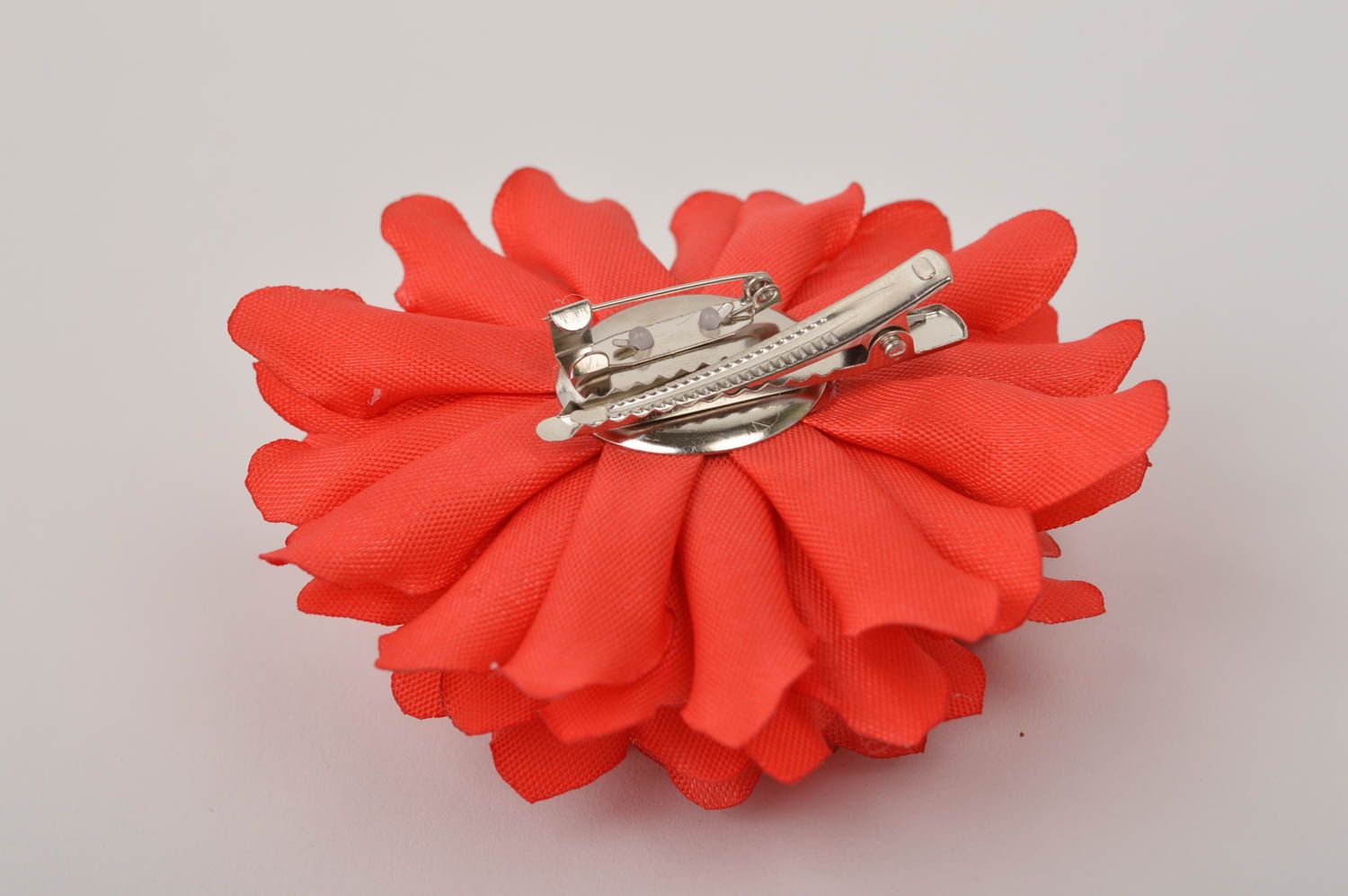Broche Barrette fleur faite main en satin grande Cadeau femme Rose rouge photo 3