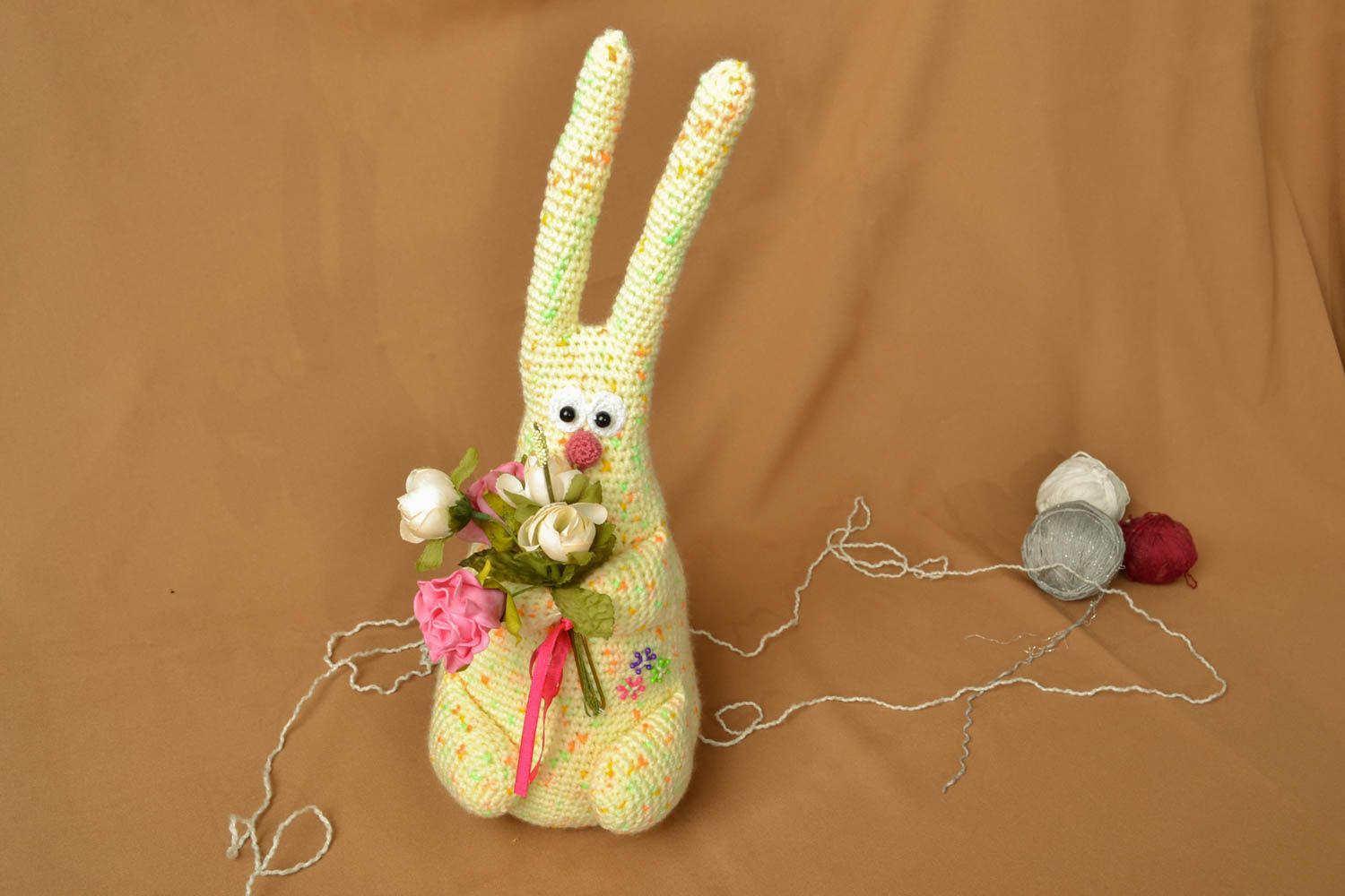Giocattolo a maglia fatto a mano pupazzo da bambini a forma di lepre con fiori foto 5
