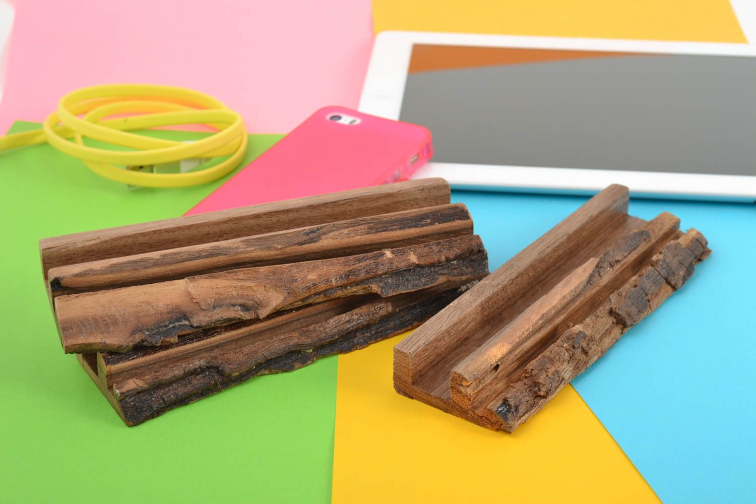 Набор подставок для планшетов из дерева ручной работы 3 штуки стильные фото 1