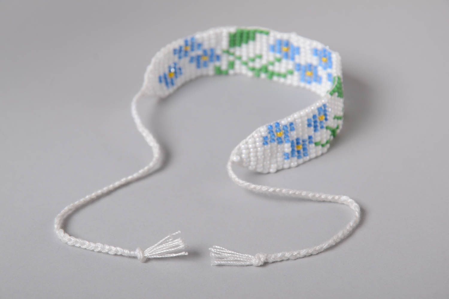 Helles schönes breites Armband aus Rocailles handmade Ethno Accessoire für Damen foto 4