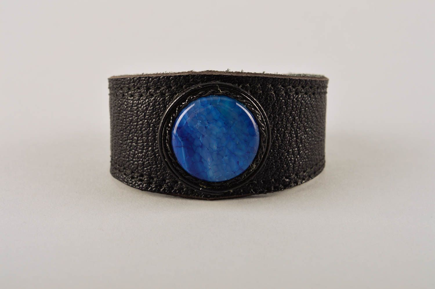 Браслет из кожи браслет ручной работы модный браслет с круглым синим камнем фото 3