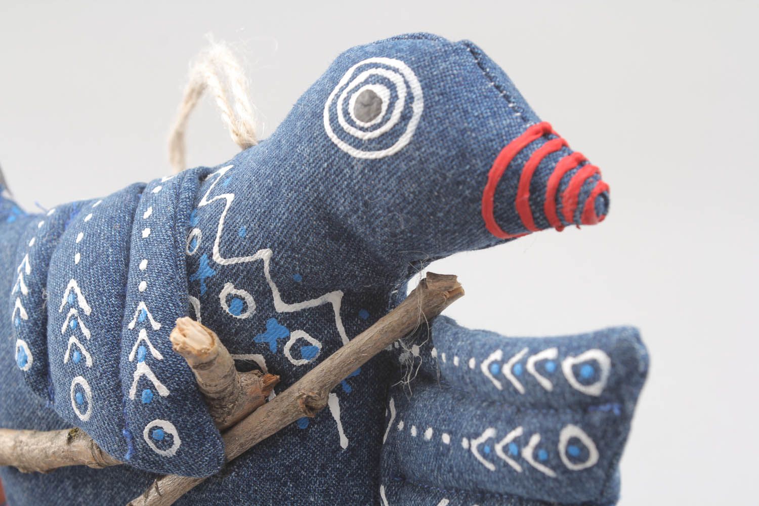 Pingente decorativo feito de jeans e pintado à mão Ganso foto 4