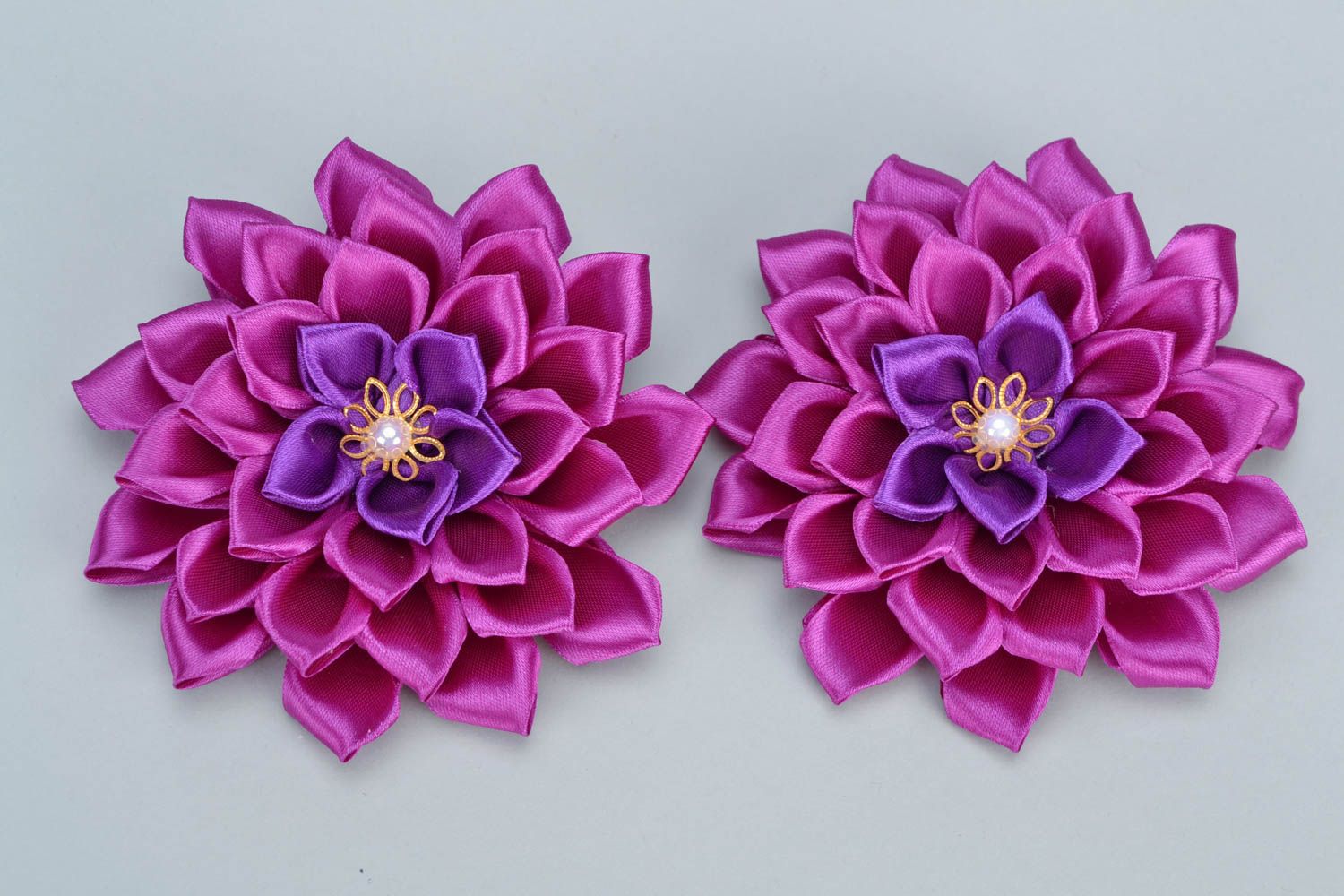 Élastiques à cheveux faits main fleurs kanzashi en satin violet set de 2 pièces photo 3