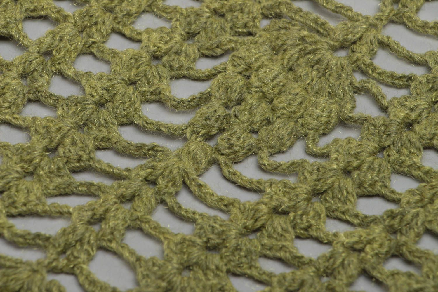 Écharpe tricotée en mohair au crochet de couleur kaki à motif faite main photo 4