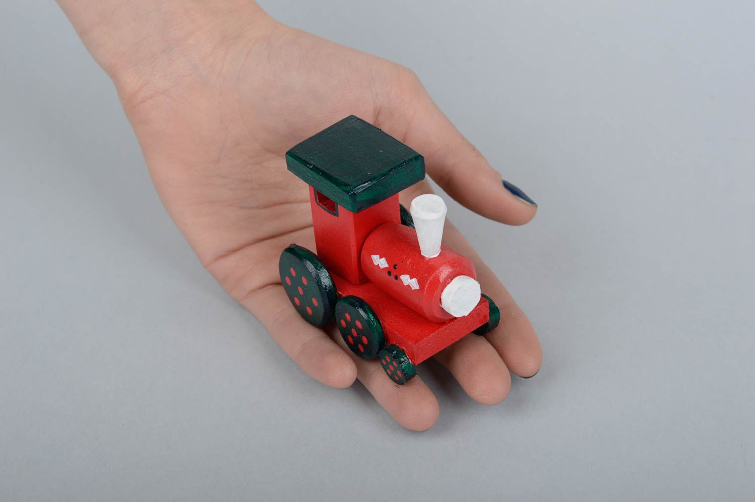 Игрушка ручной работы игрушка из дерева локомотив фигурка из дерева с росписью фото 2