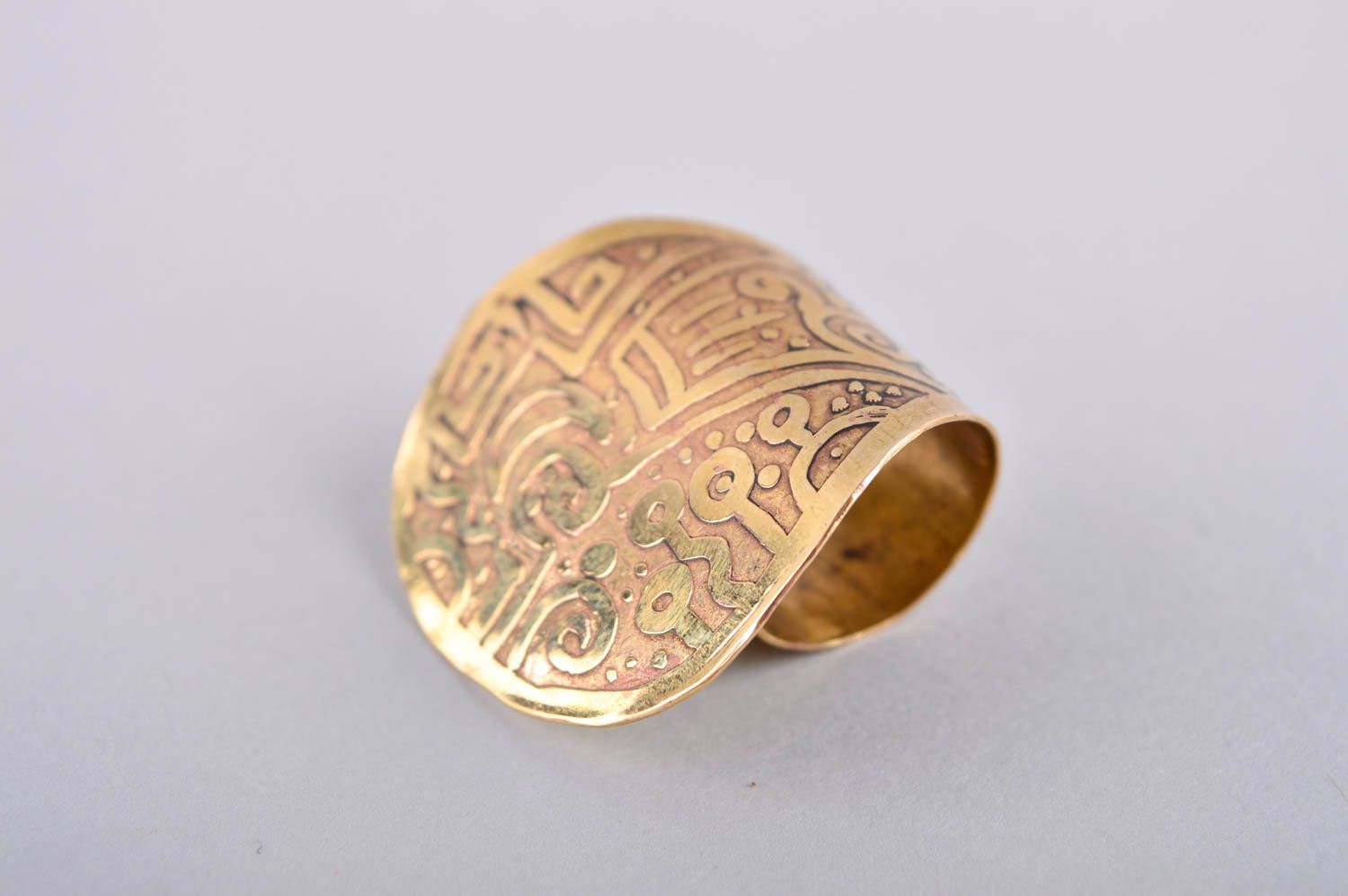 Кольцо ручной работы кольцо из латуни большое с узорами металлическое украшение фото 2
