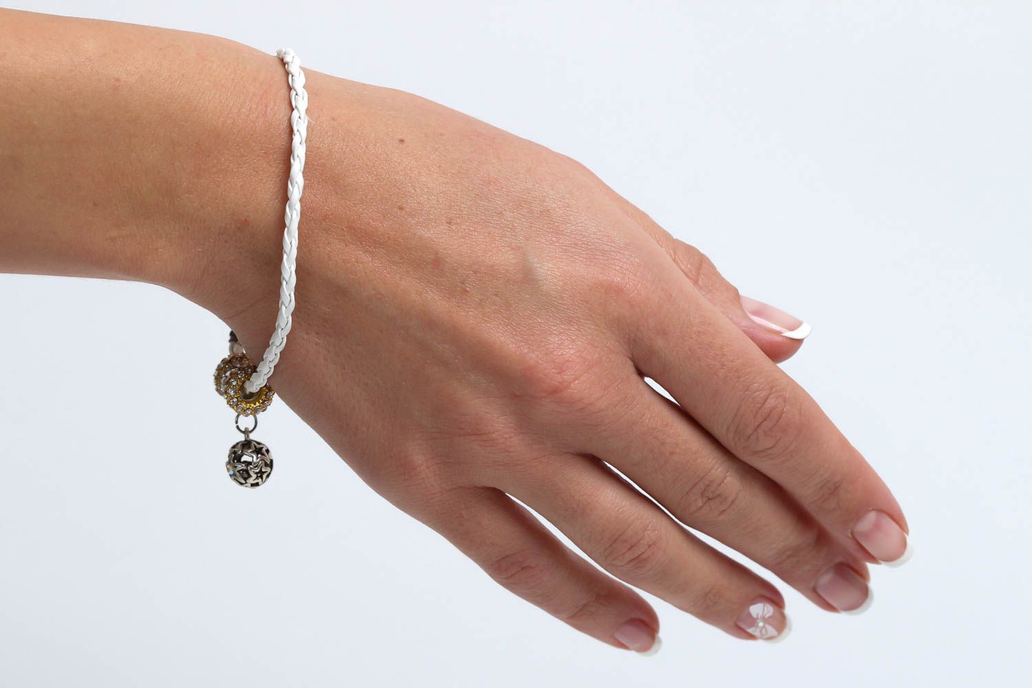 Handmade geflochtenes Armband Schmuck für Frauen Geschenk für Frauen weiß  foto 5