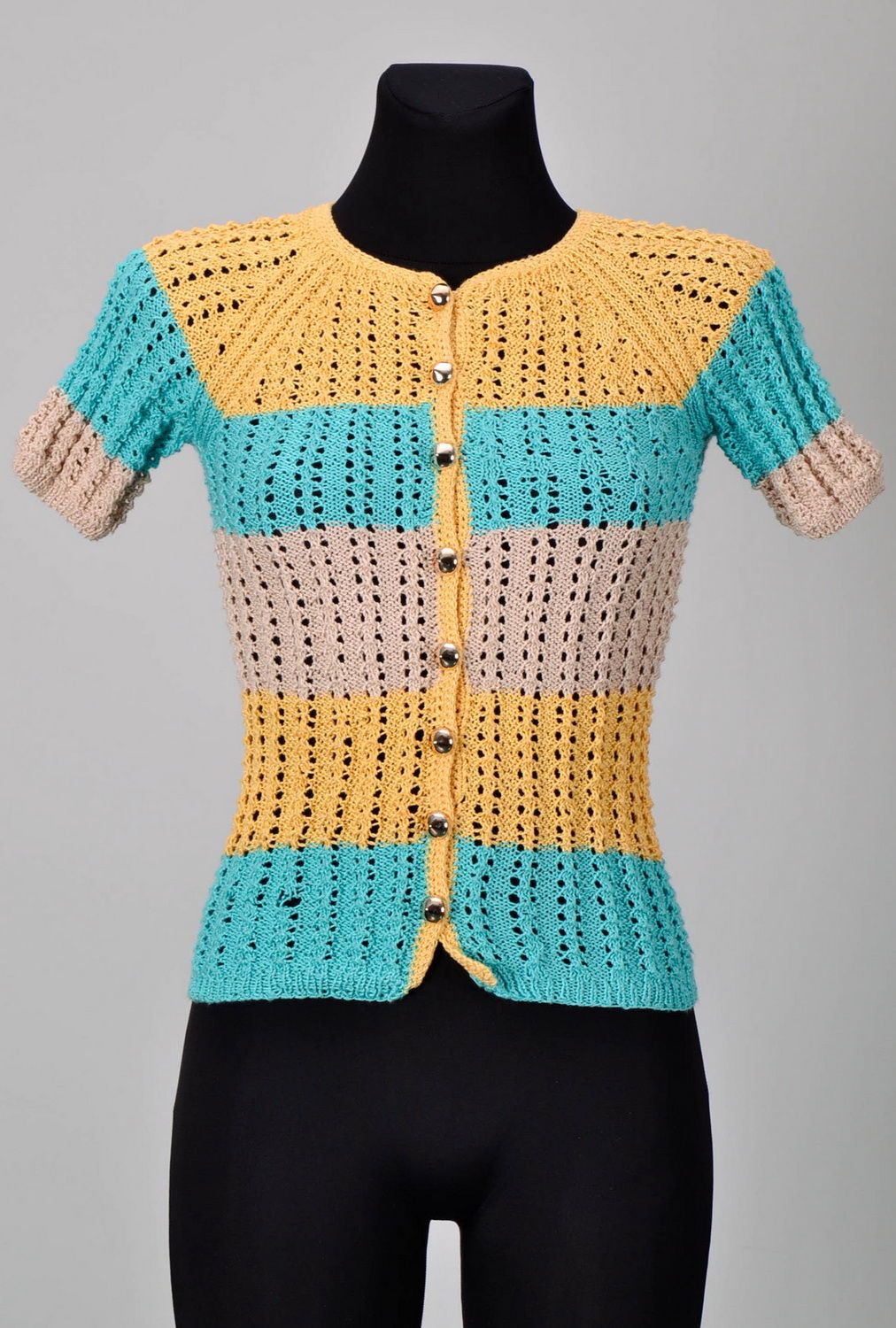 Knitted jacket with buttons photo 1