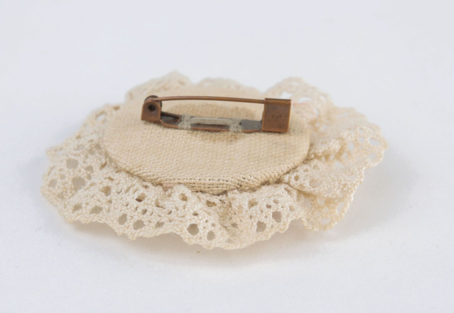 Lacy brooch with embroidery photo 4