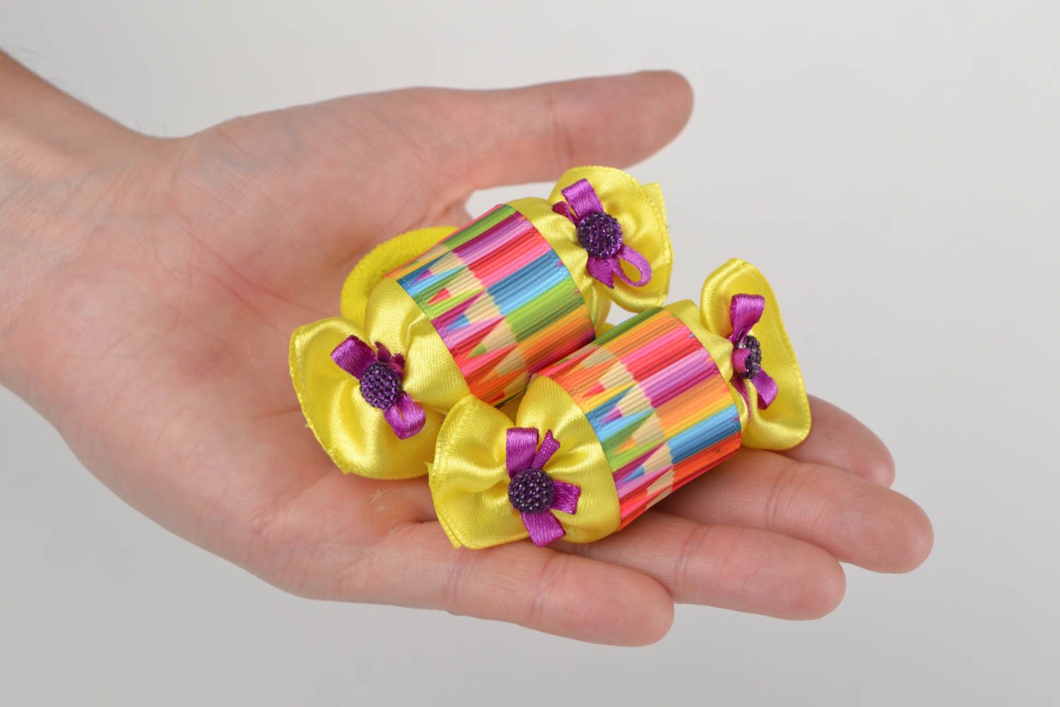 Детские резинки для волос конфетки набор из двух штук разноцветные хэнд мейд  фото 2